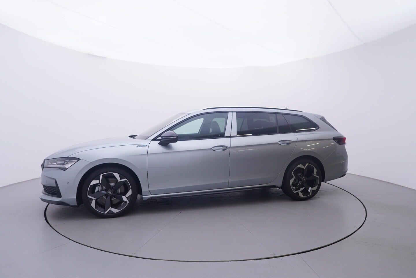 Škoda Superb, Combi Sportline 2,0 TDI 4x4 14 - fotka 2