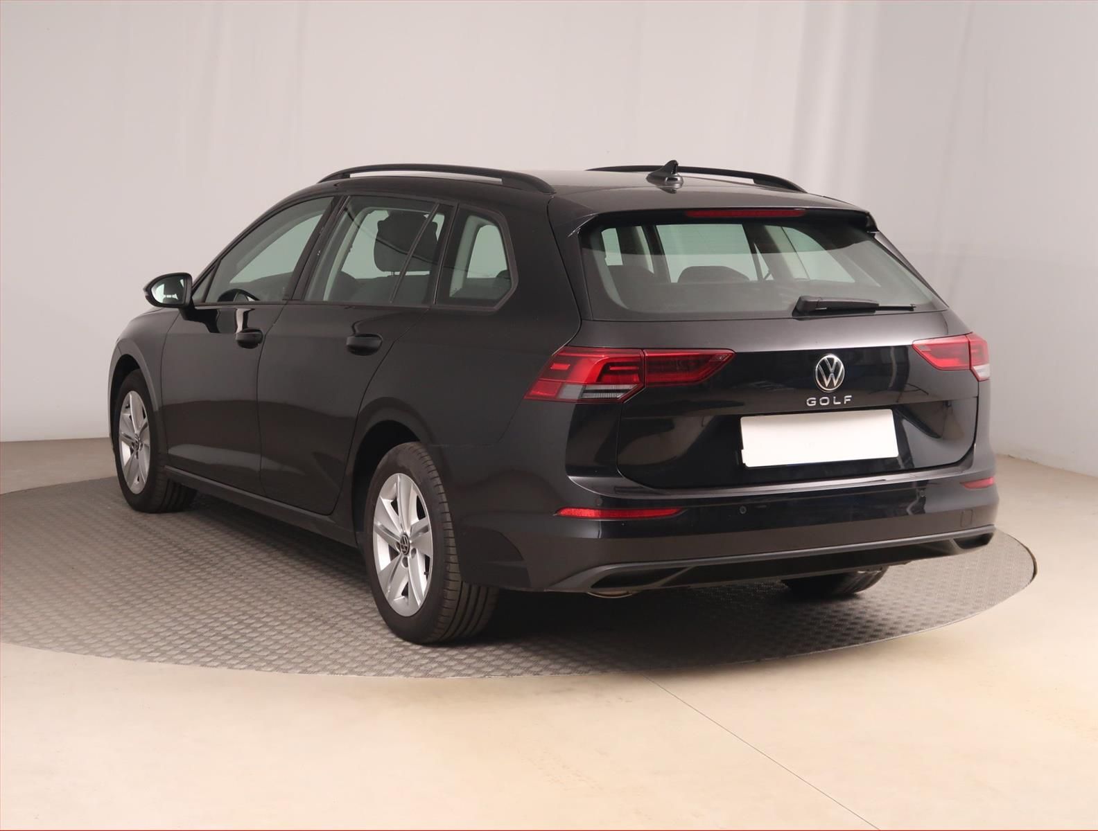 Volkswagen Golf, 1.5 TSI, Life, Serv.kniha - fotka 4