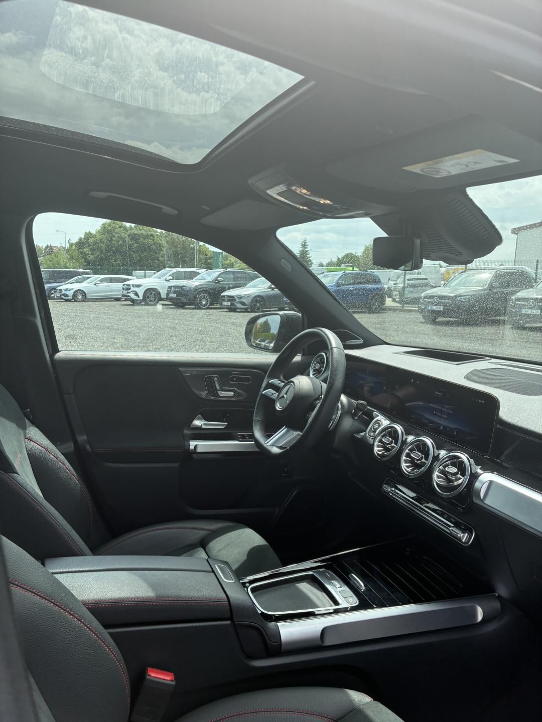 Mercedes-Benz GLB, 200d 4MATIC - fotka 6