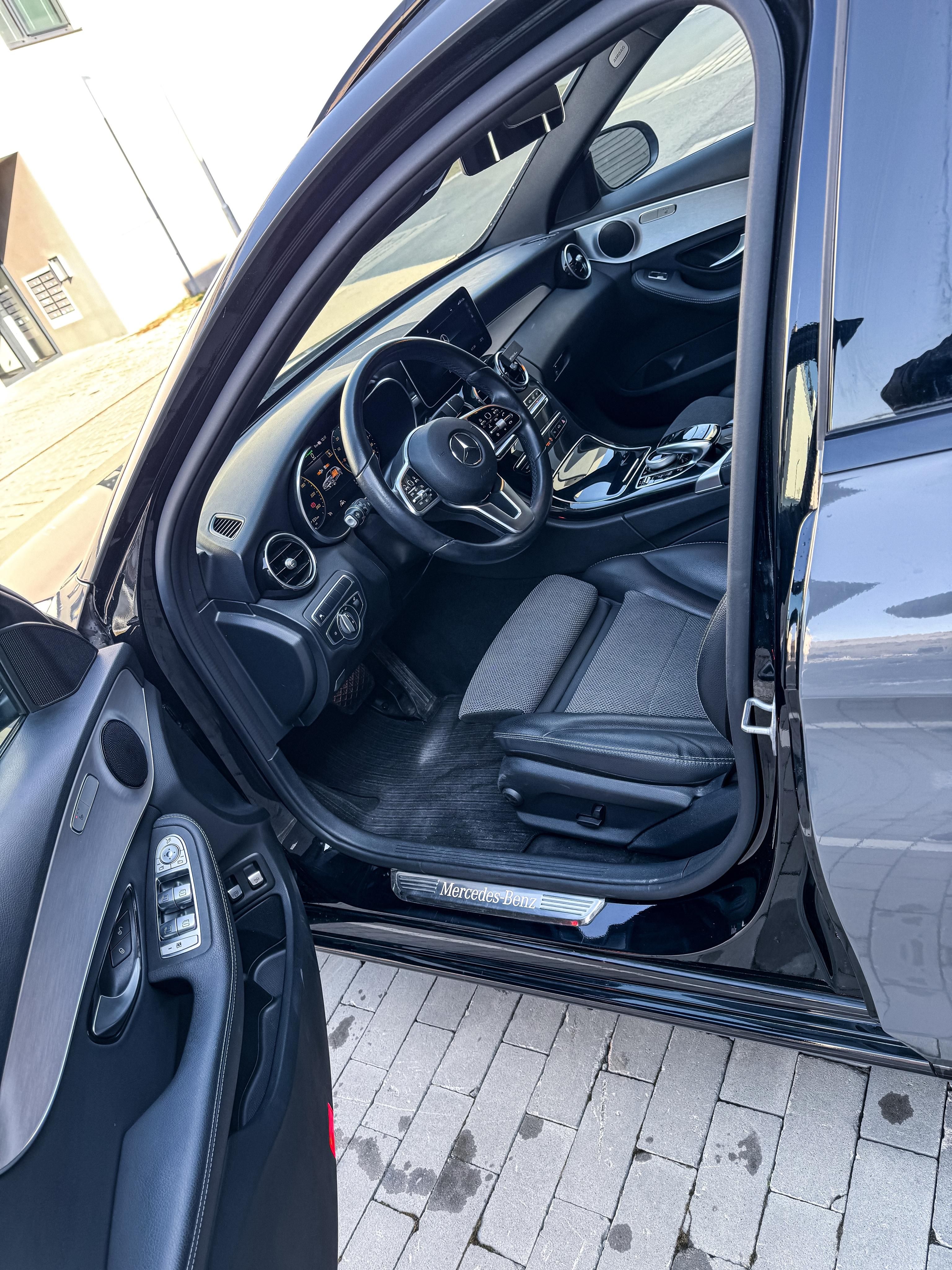 Mercedes-Benz Třídy C, Mercedes Benz C300e - fotka 4