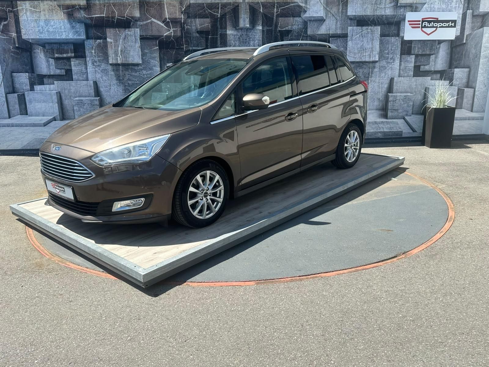 Ford Grand C-MAX, 2.0TDCi, 110KW, TITANIUM - fotka 3
