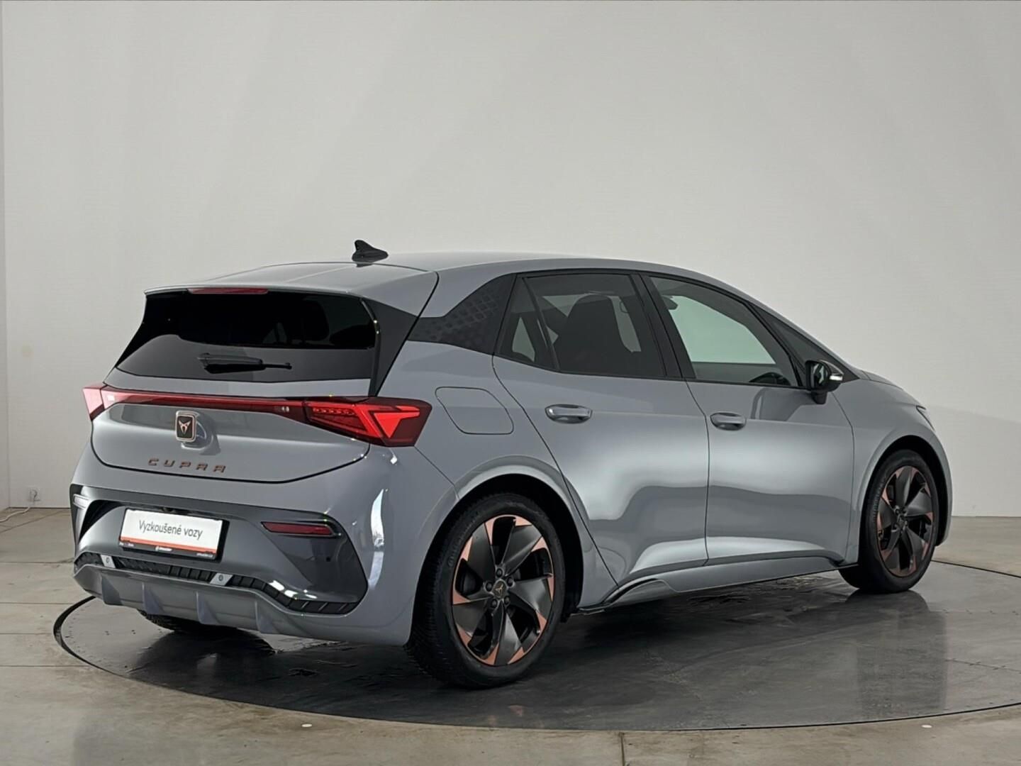 Cupra Born, 0.0 elektro / 150 kW 58kWh - fotka 2