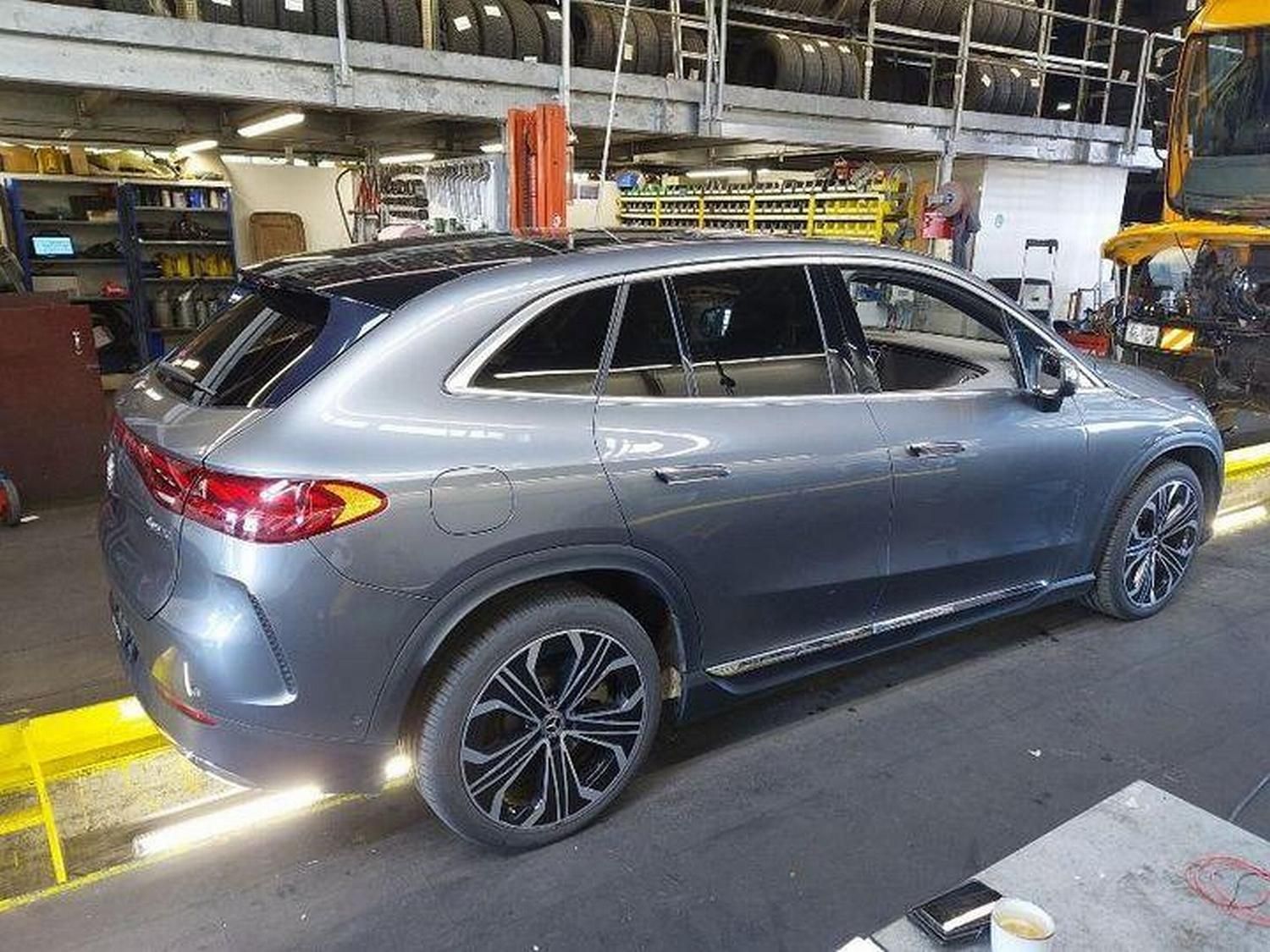 Mercedes-Benz EQE, 350 4-matic Premium Plus - fotka 4