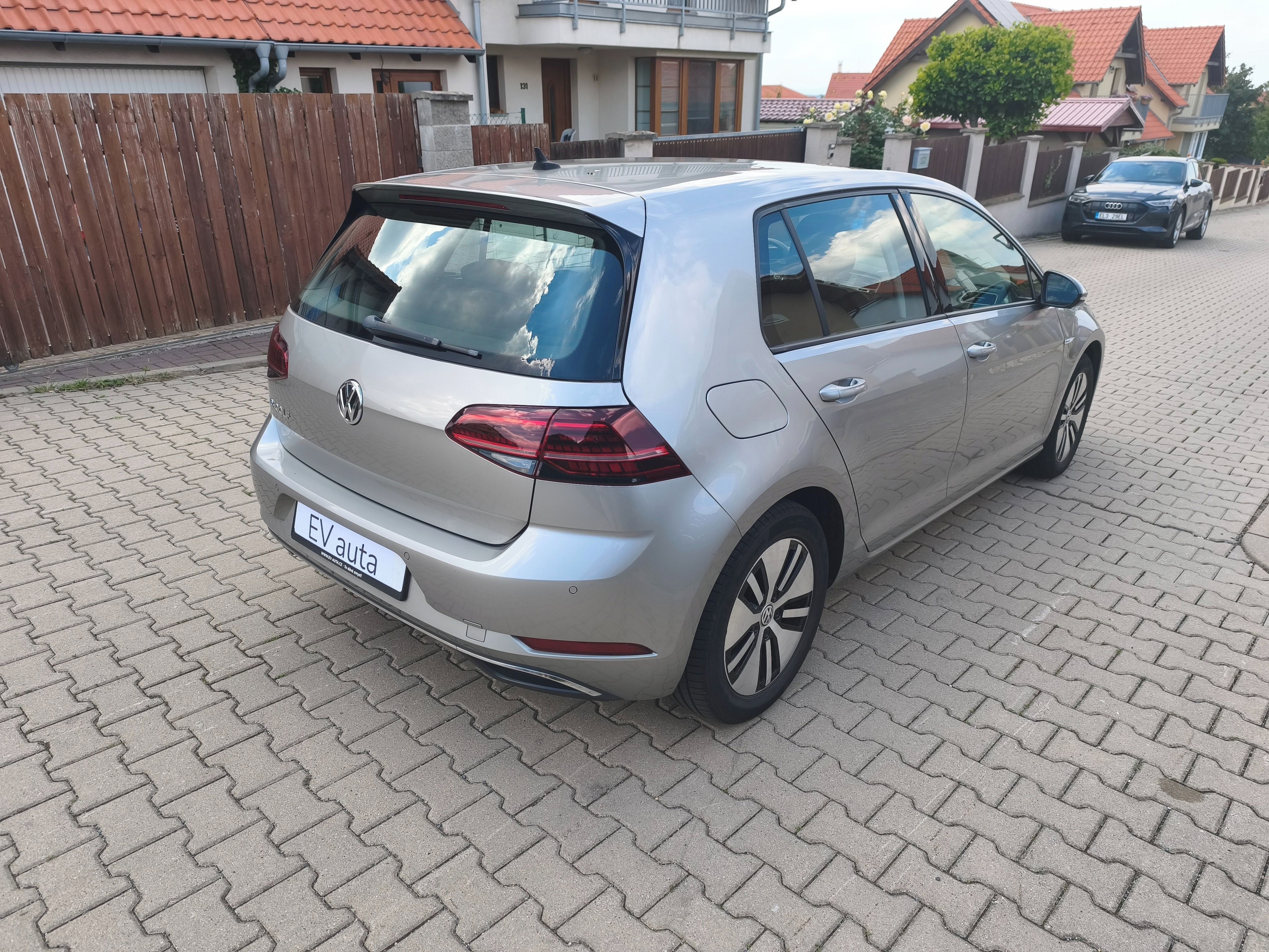 Volkswagen e-Golf, TČ*ACC*DigiKokp*Keyles*SoH91% - fotka 6