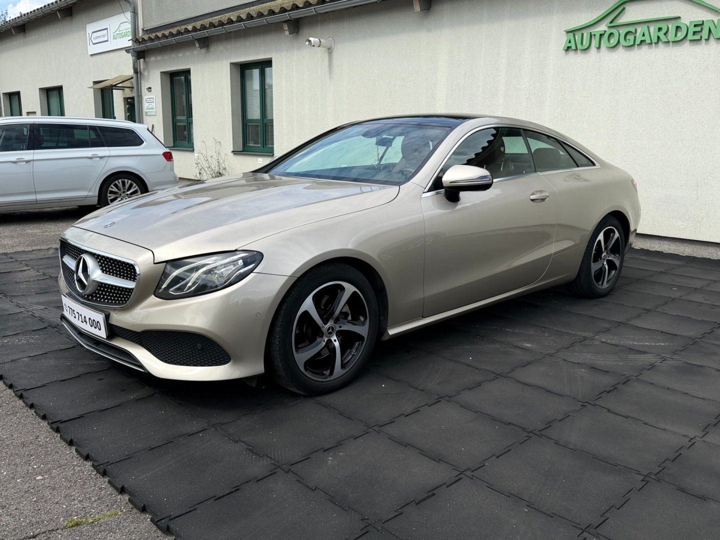 Mercedes-Benz Třídy E, E220D 120kW Harman/Kardon, DPH - fotka 3