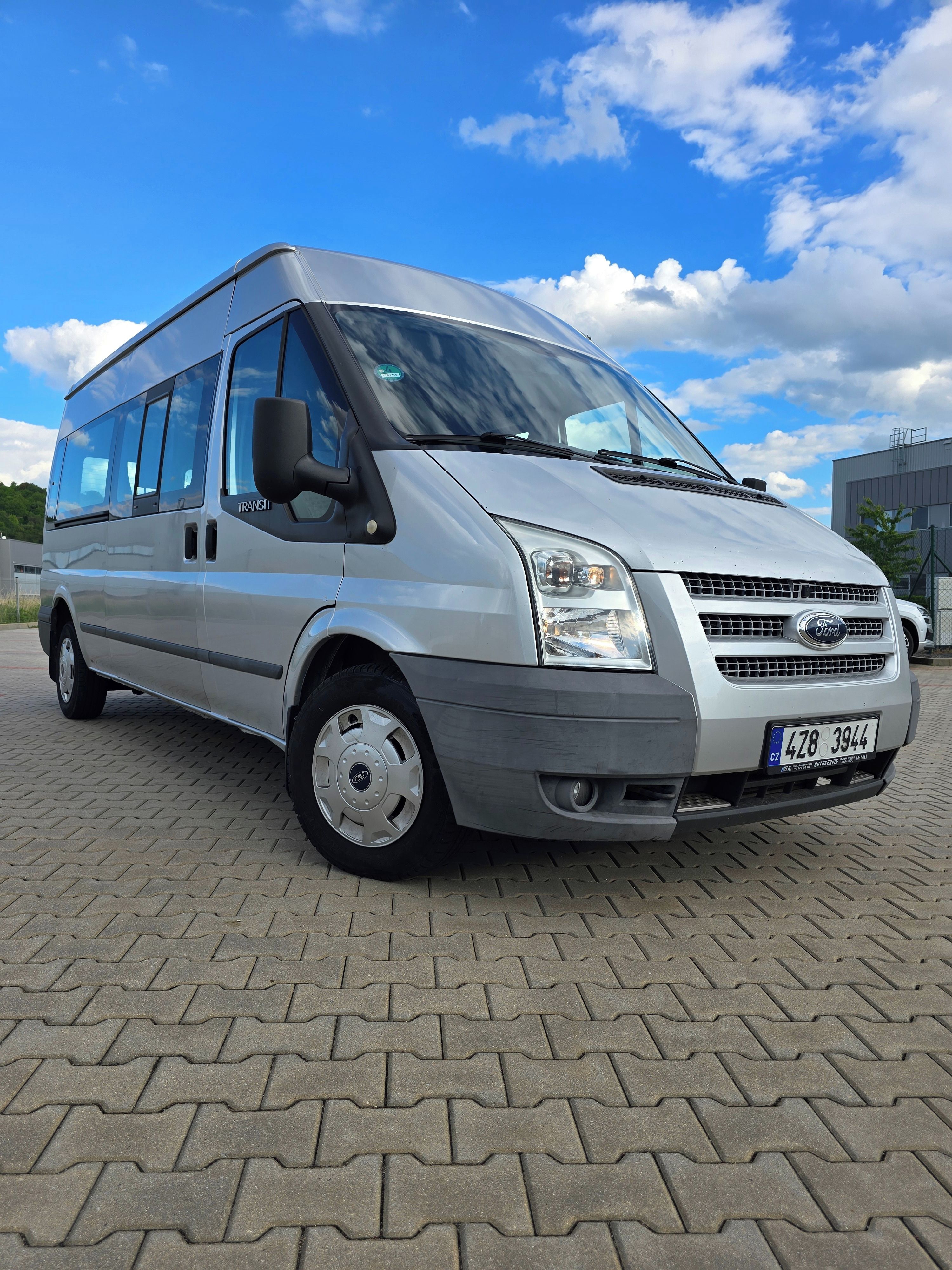 Ford Transit, Ford Transit 300L 9 míst