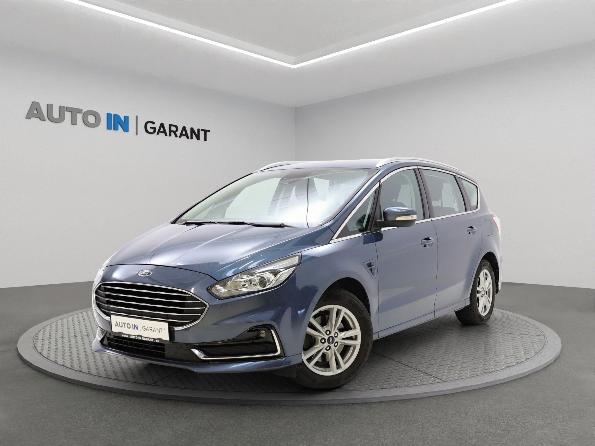 Ford S-MAX, 110kW,7 míst,manuál,tažné,serv