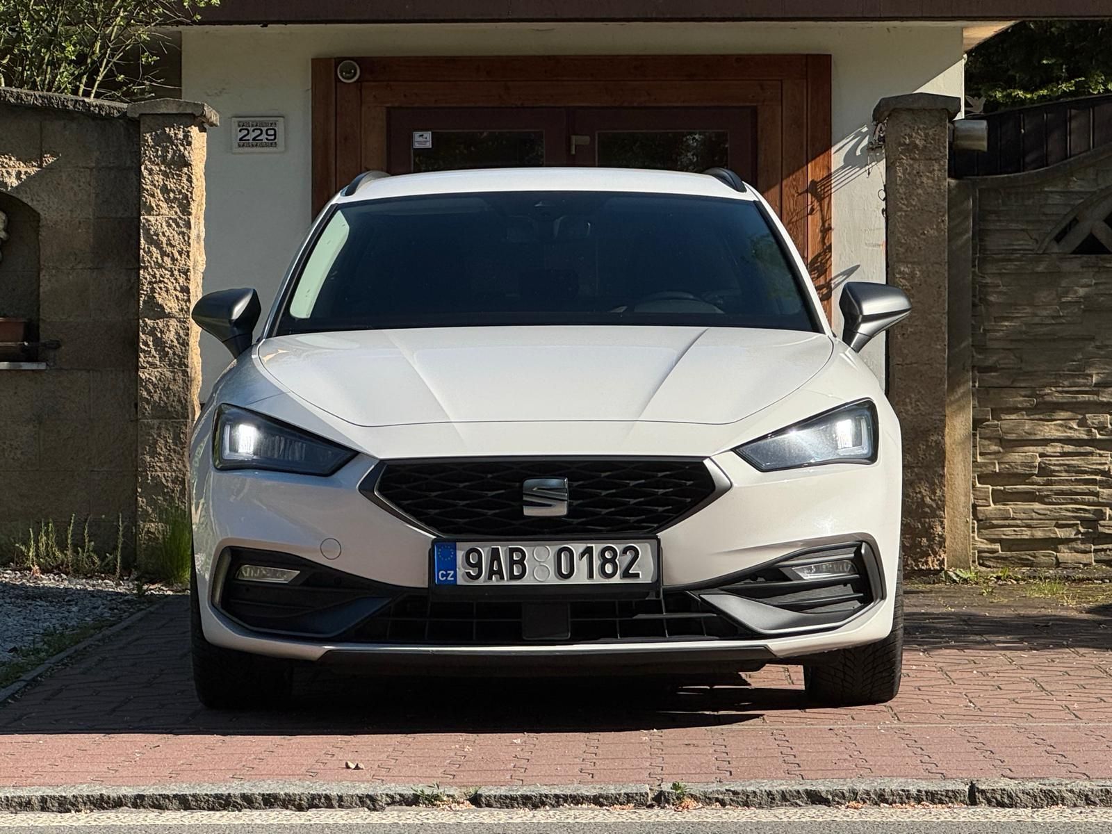 Seat Leon, 2.0TDi Fr DSG 150k 1.MAJIT. ČR - fotka 2