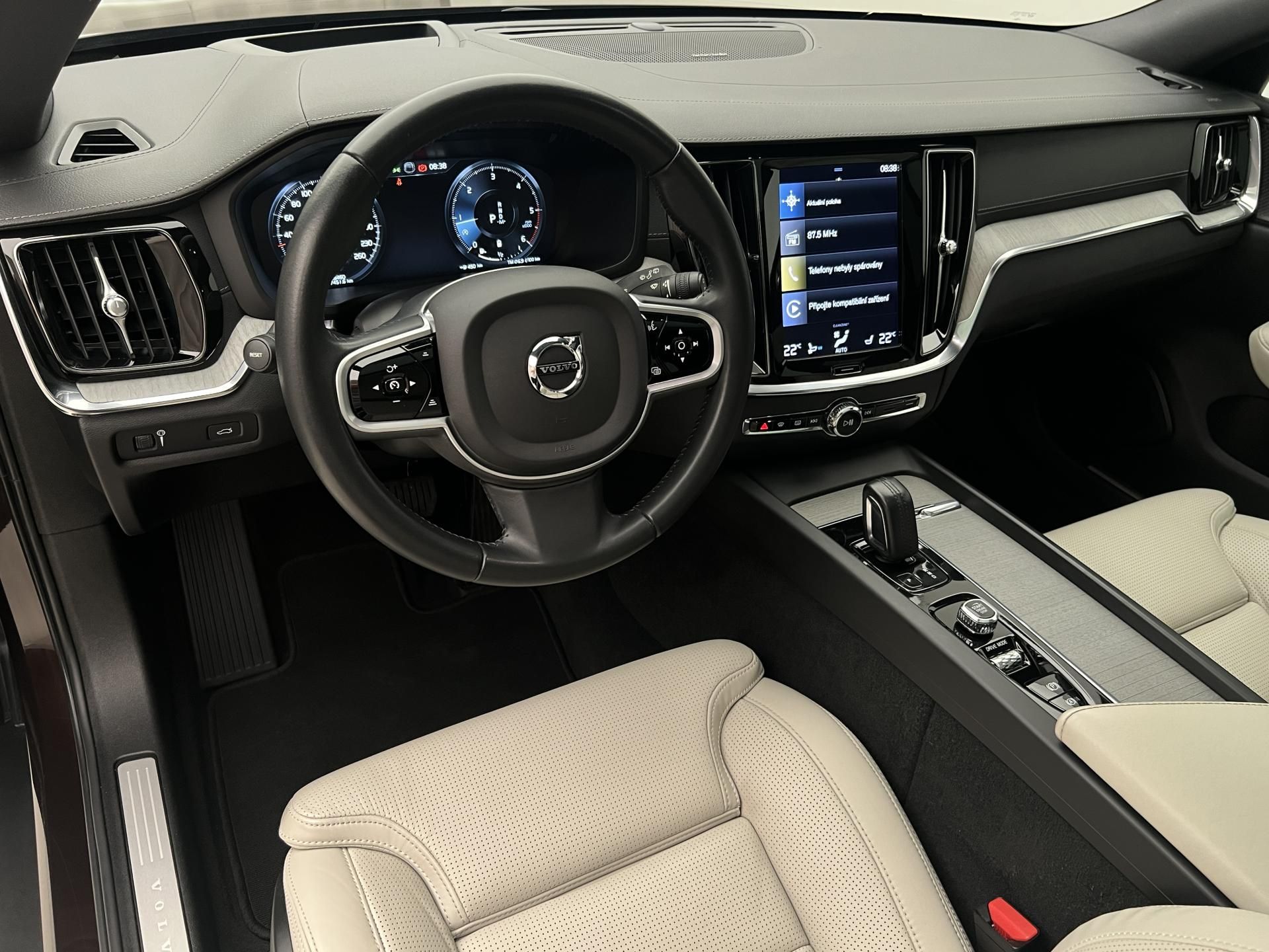 Volvo V60, CC B4 AWD PRO AUT CZ - fotka 4