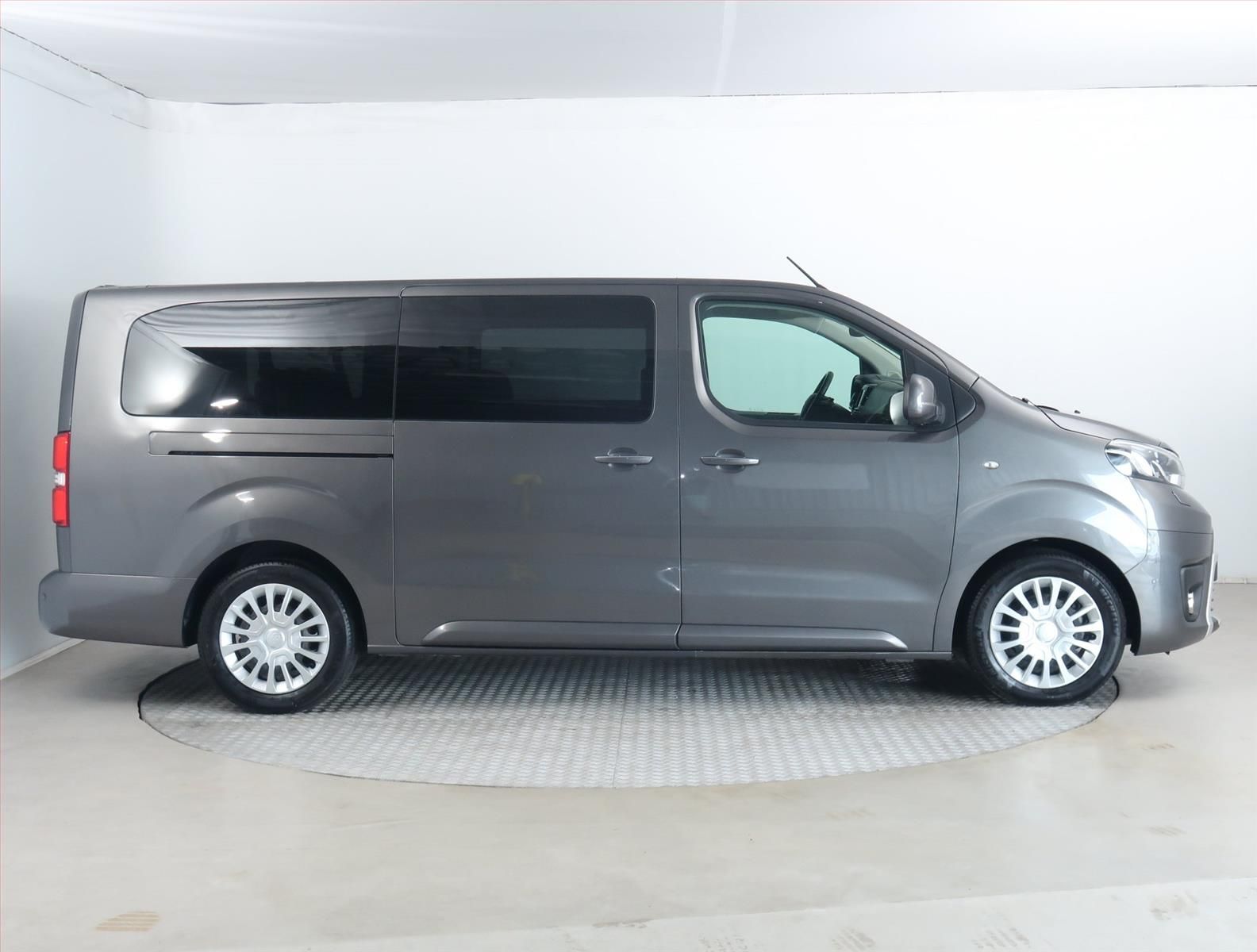 Toyota Proace Verso, 2.0 D-4D - fotka 6