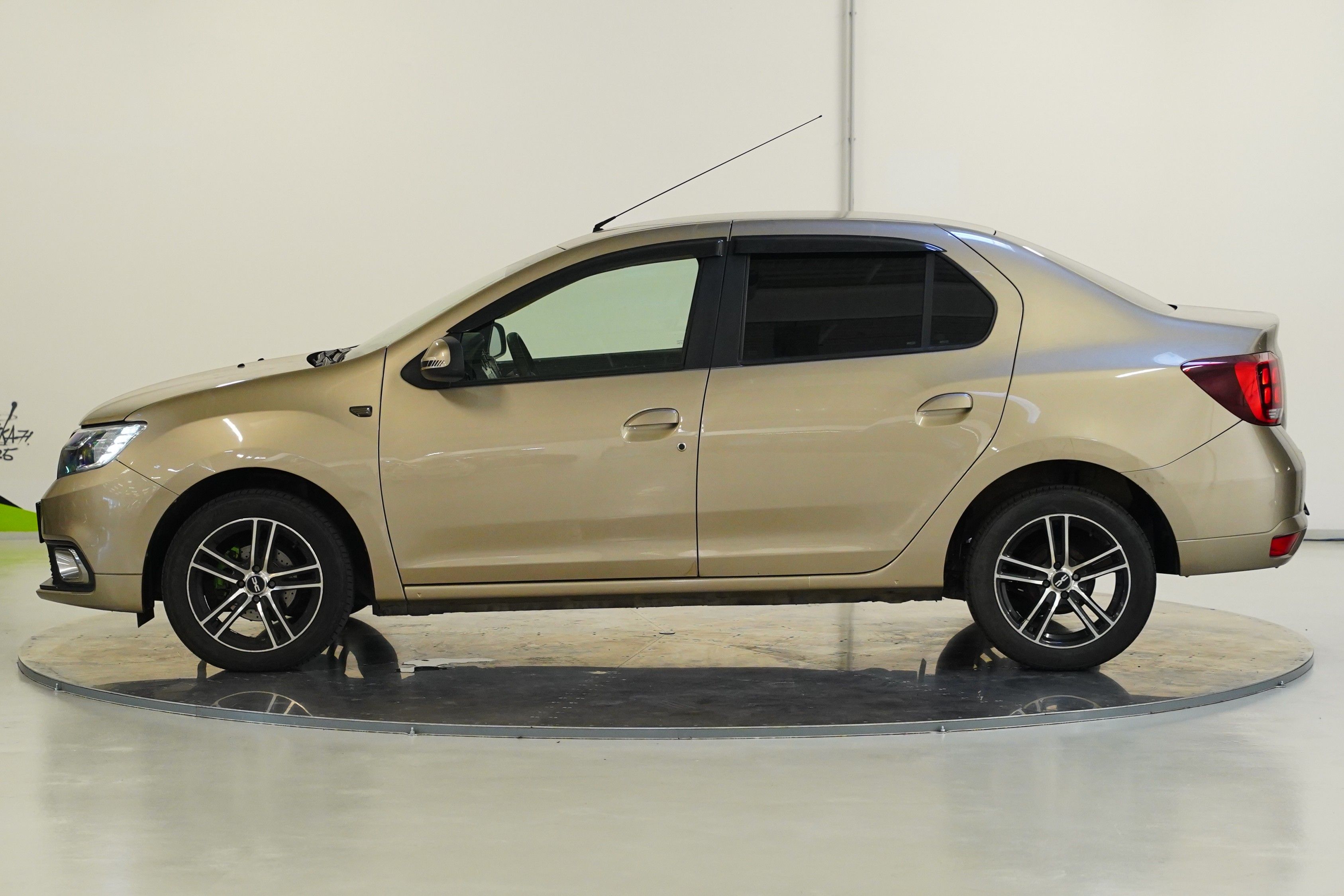 Dacia Logan, 1.0 SCe 54 kW - fotka 3