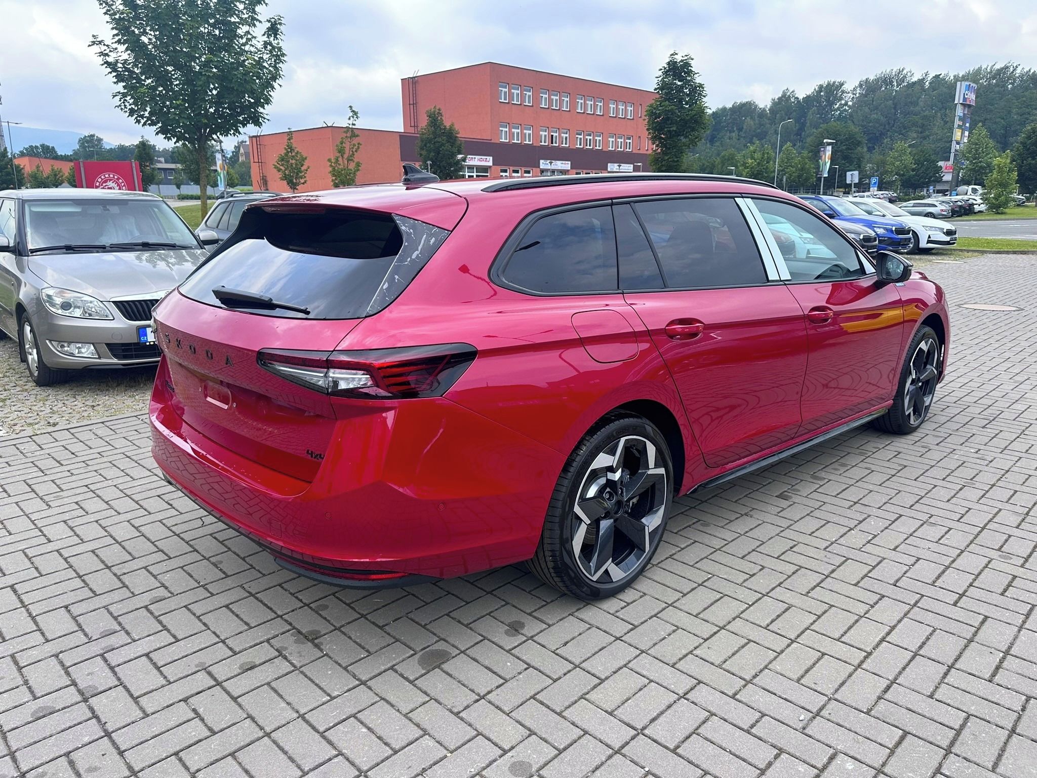 Škoda Superb, Sportline TSI 195 kW 4x4 - fotka 5