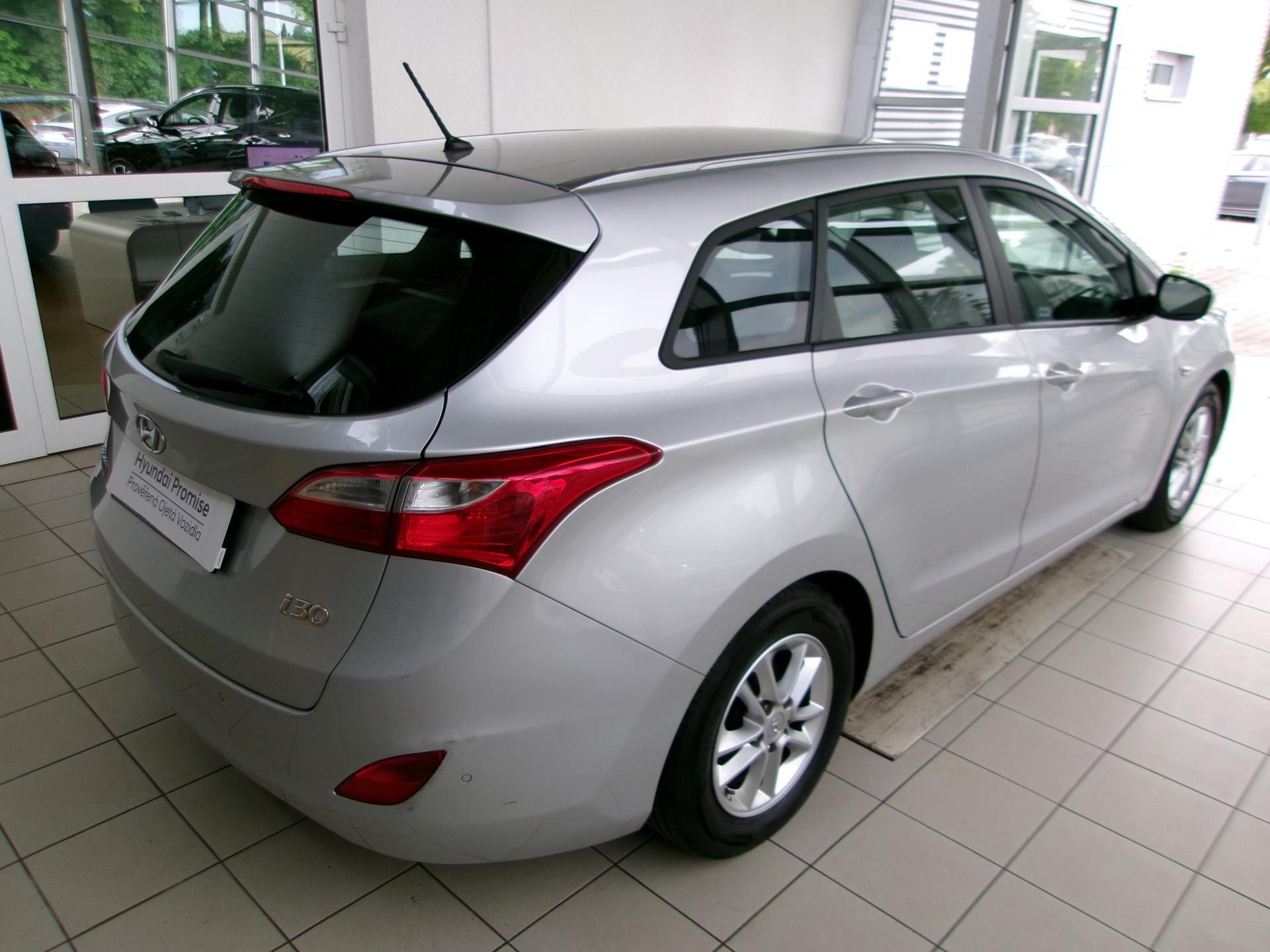Hyundai i30, 1.6i 88kW, ČR, AC - fotka 4