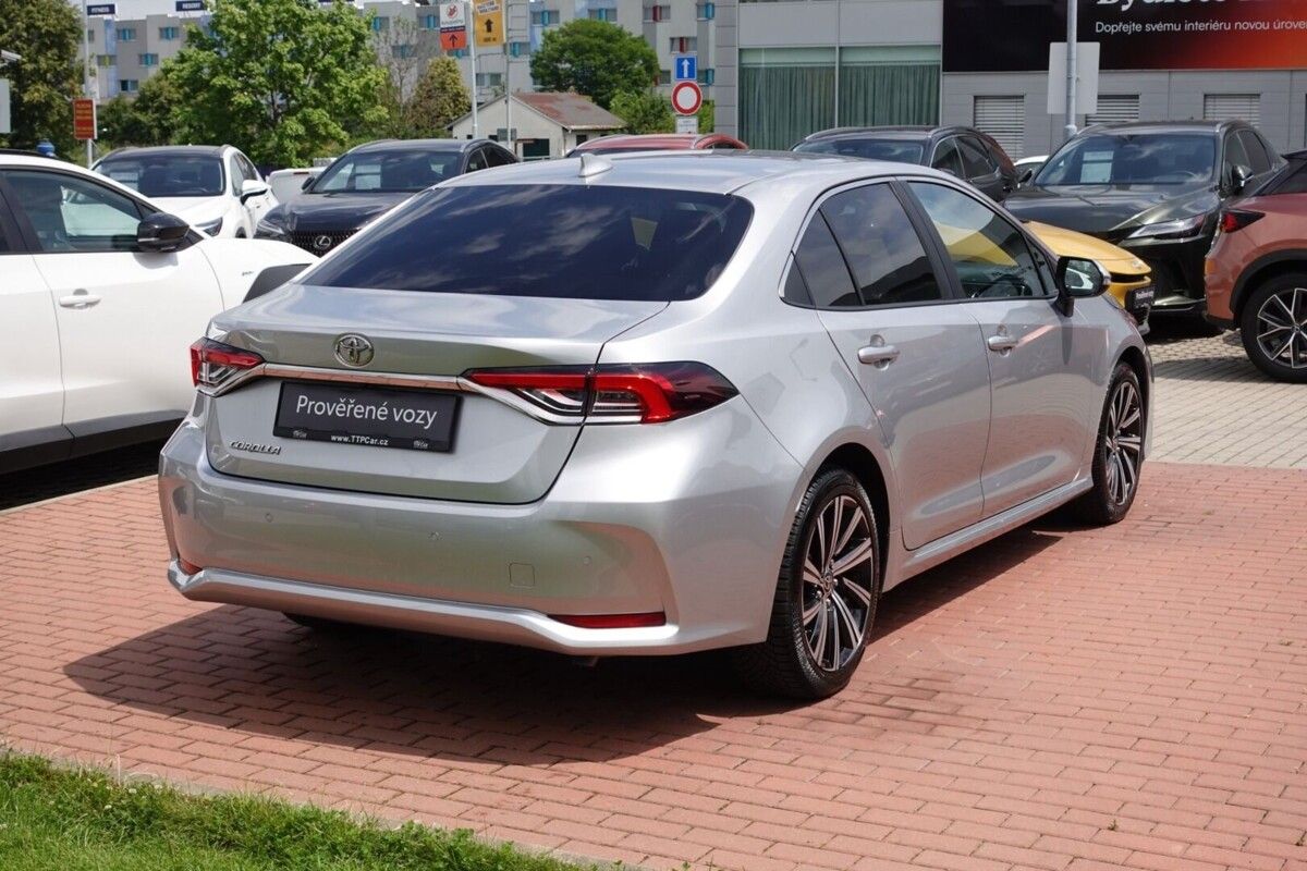 Toyota Corolla, 1,5 BA M/T Comfort + Style + T - fotka 4