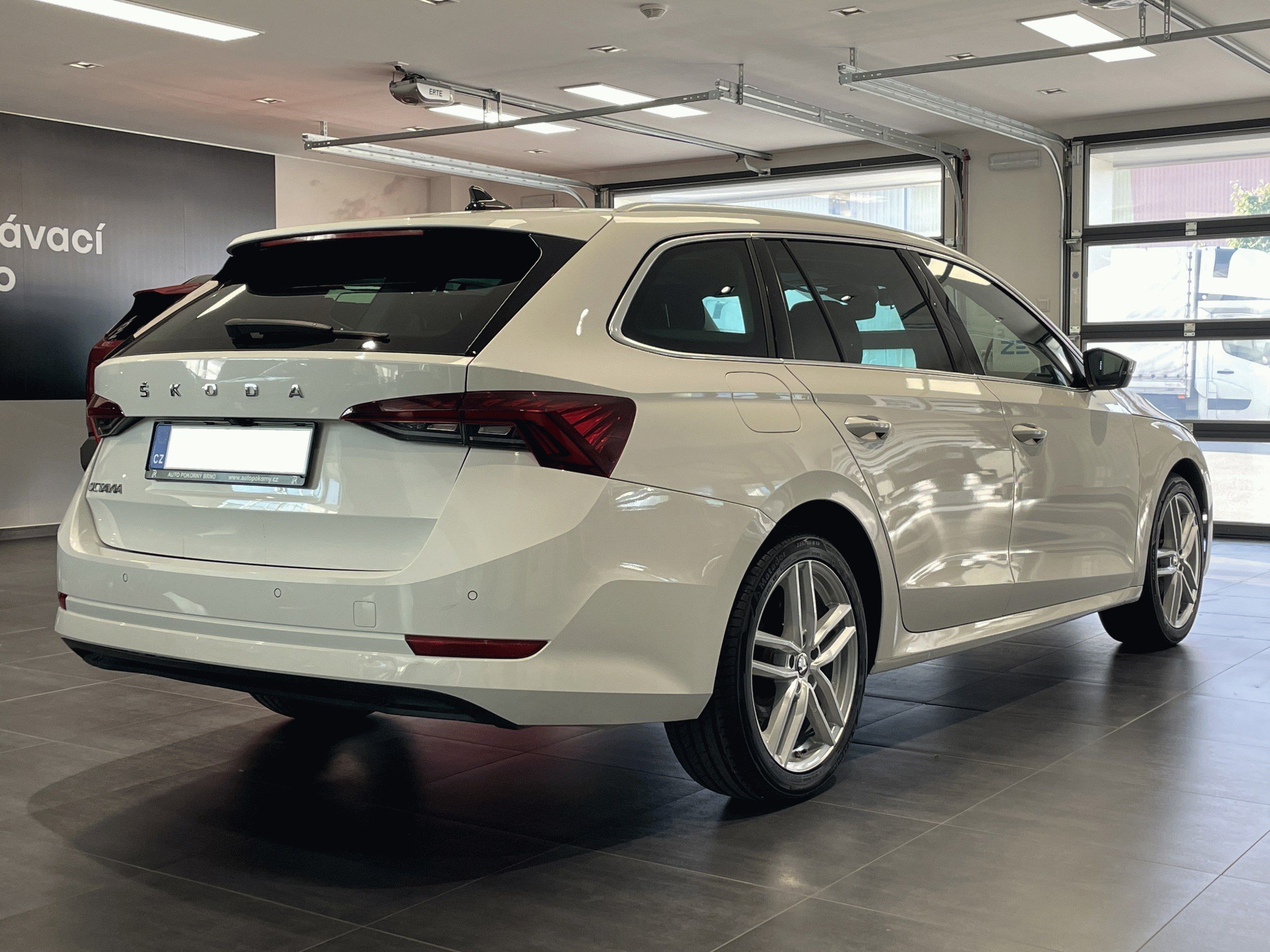 Škoda Octavia, Combi STYLE 2,0TDI 150k DSG - fotka 4