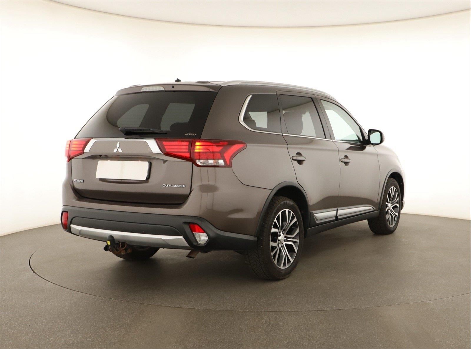 Mitsubishi Outlander, 2.2 DI-D, 4X4, Automat - fotka 5