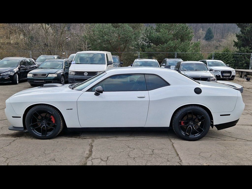 Dodge Challenger, 5.7L V8 Hemi/Shaker/kůže/375 P - fotka 3