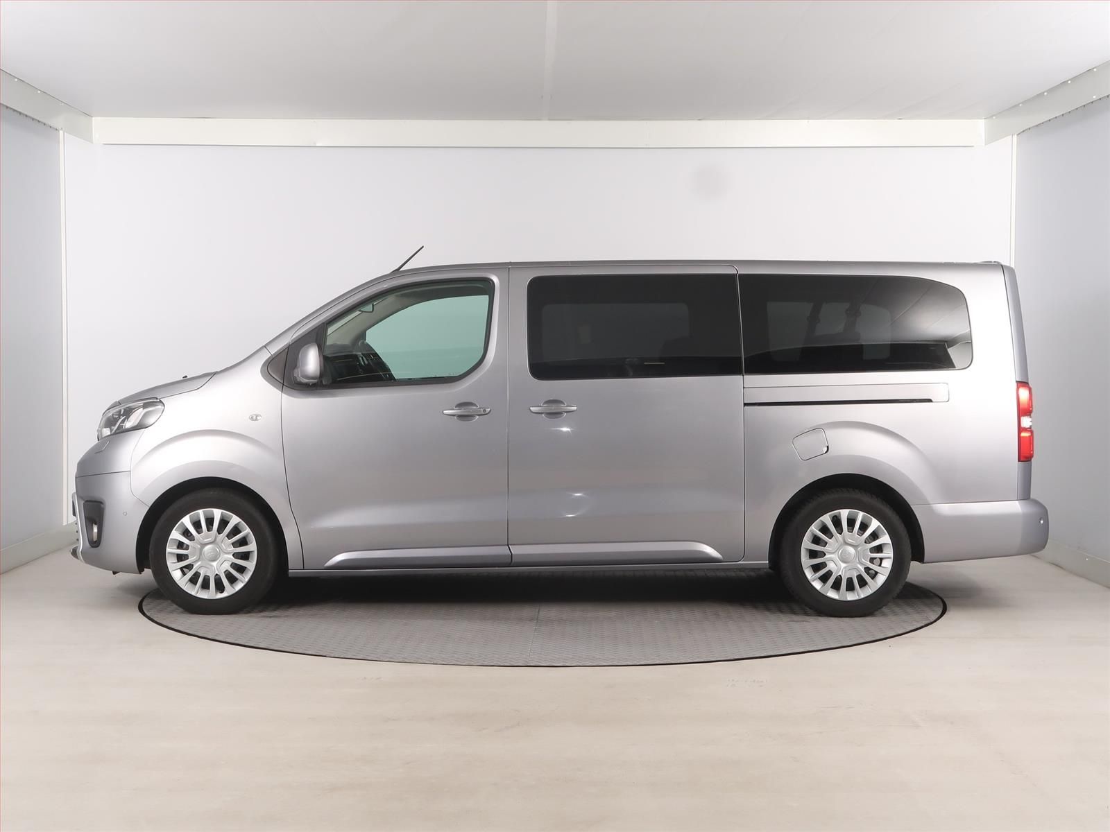 Toyota Proace Verso, 2.0 D-4D - fotka 3