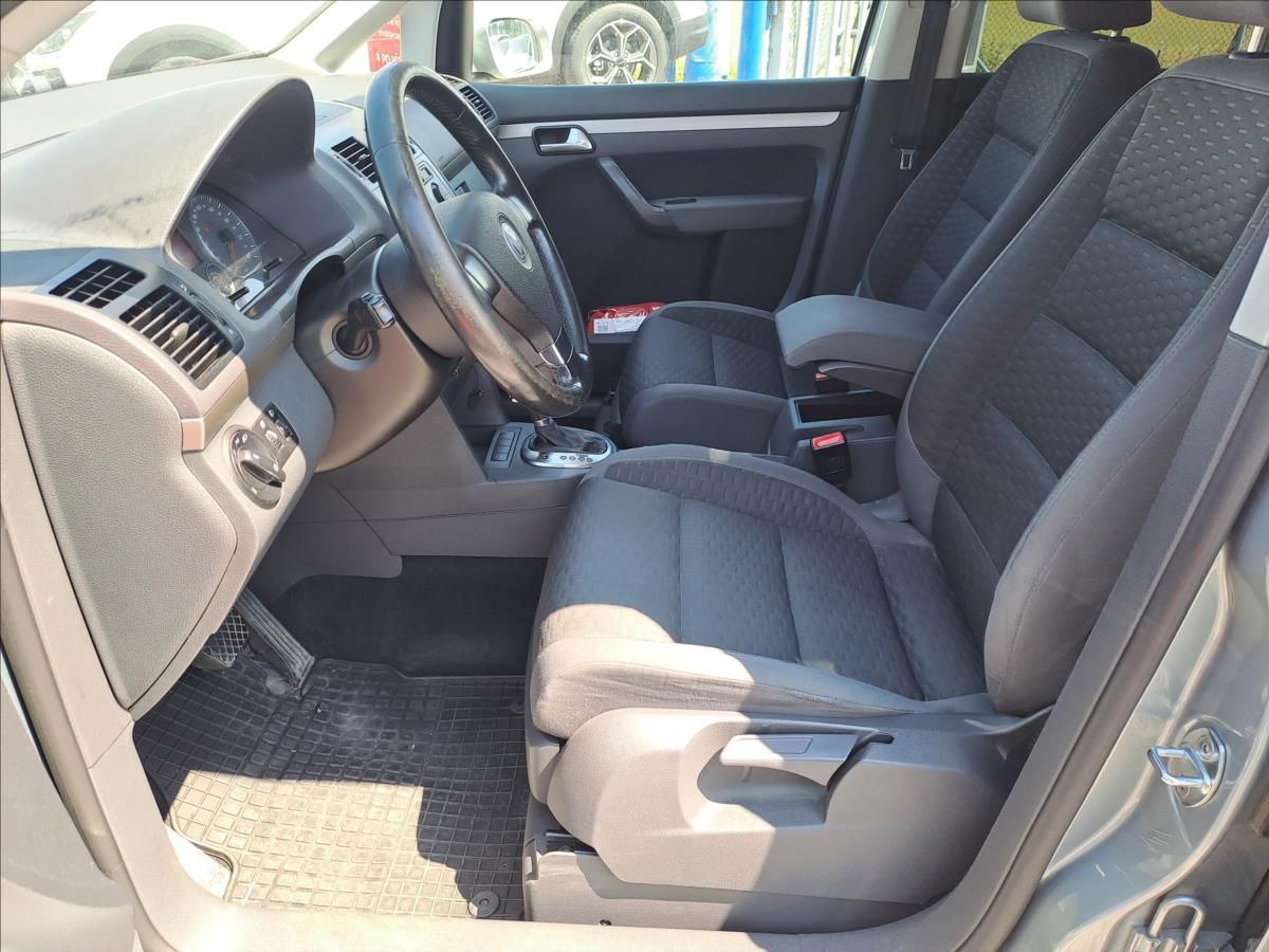 Volkswagen Touran, 2,0 TDI DSG - fotka 5