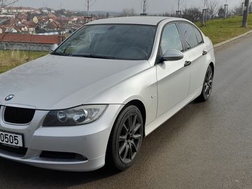320i