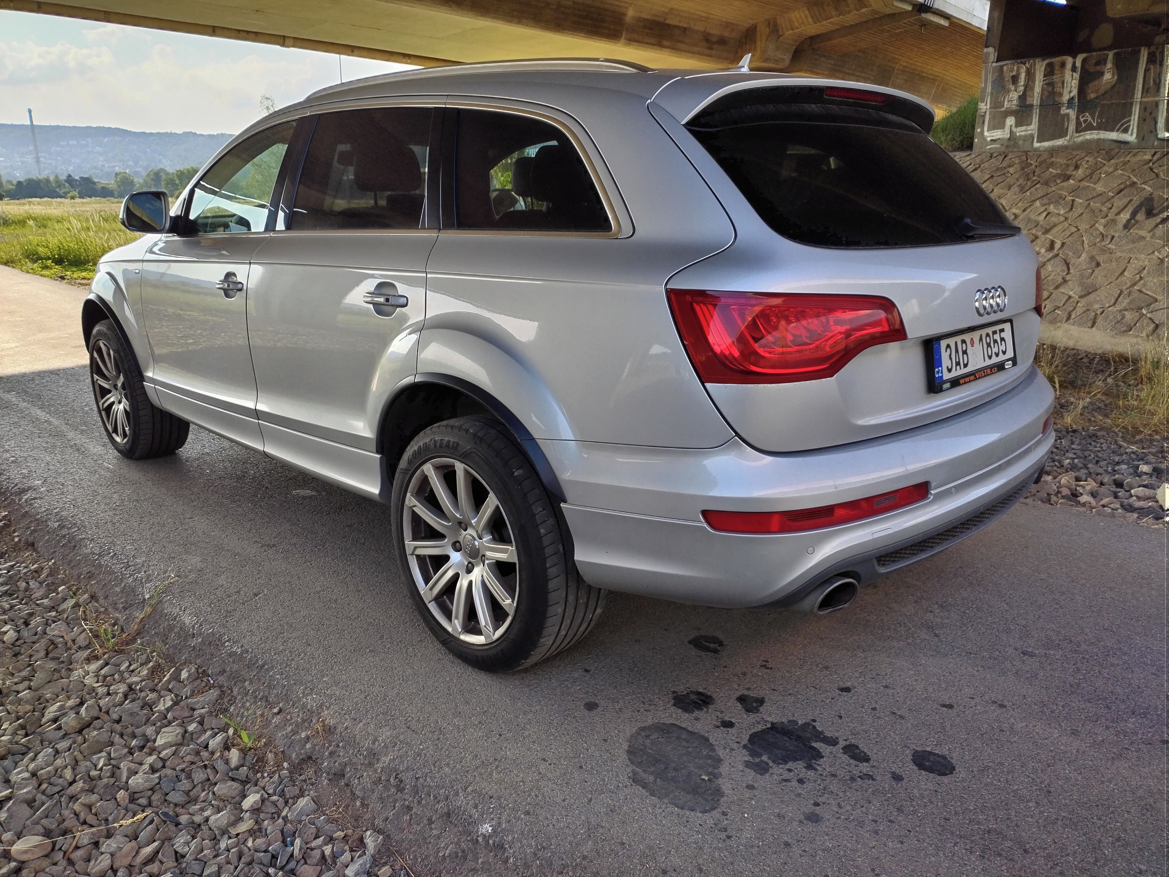 Audi Q7, S-line 180kW  ČR, max výbava - fotka 3