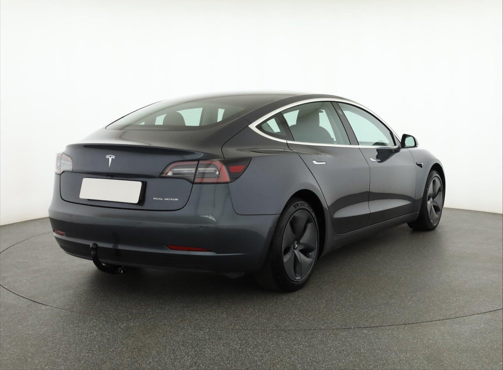 Tesla Model 3, Long Range 4WD 78kWh, 4X4 - fotka 5
