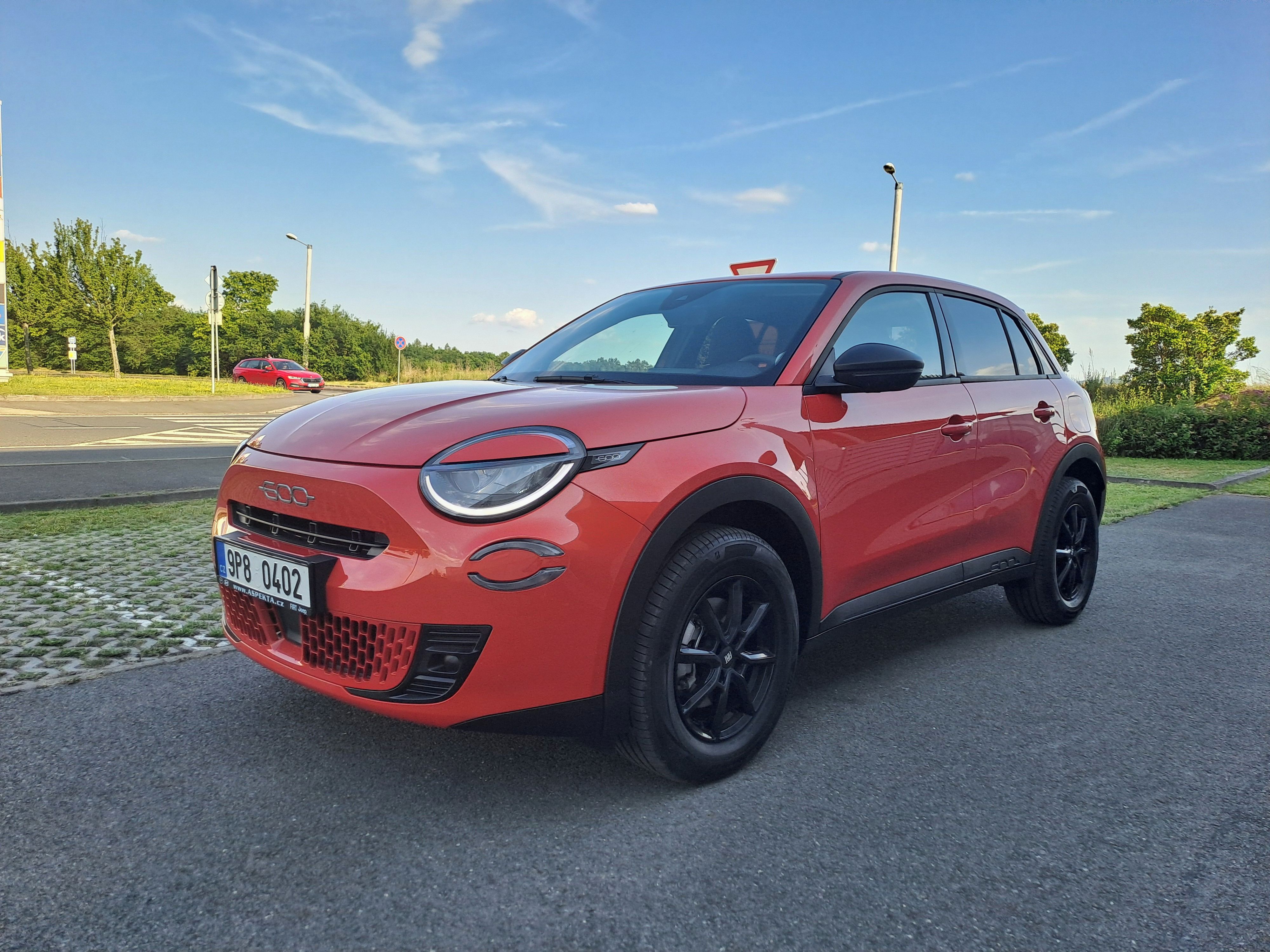 Fiat 600, 1.2T HYBRID STAV NOVÉHO+KOLA!! - fotka 3