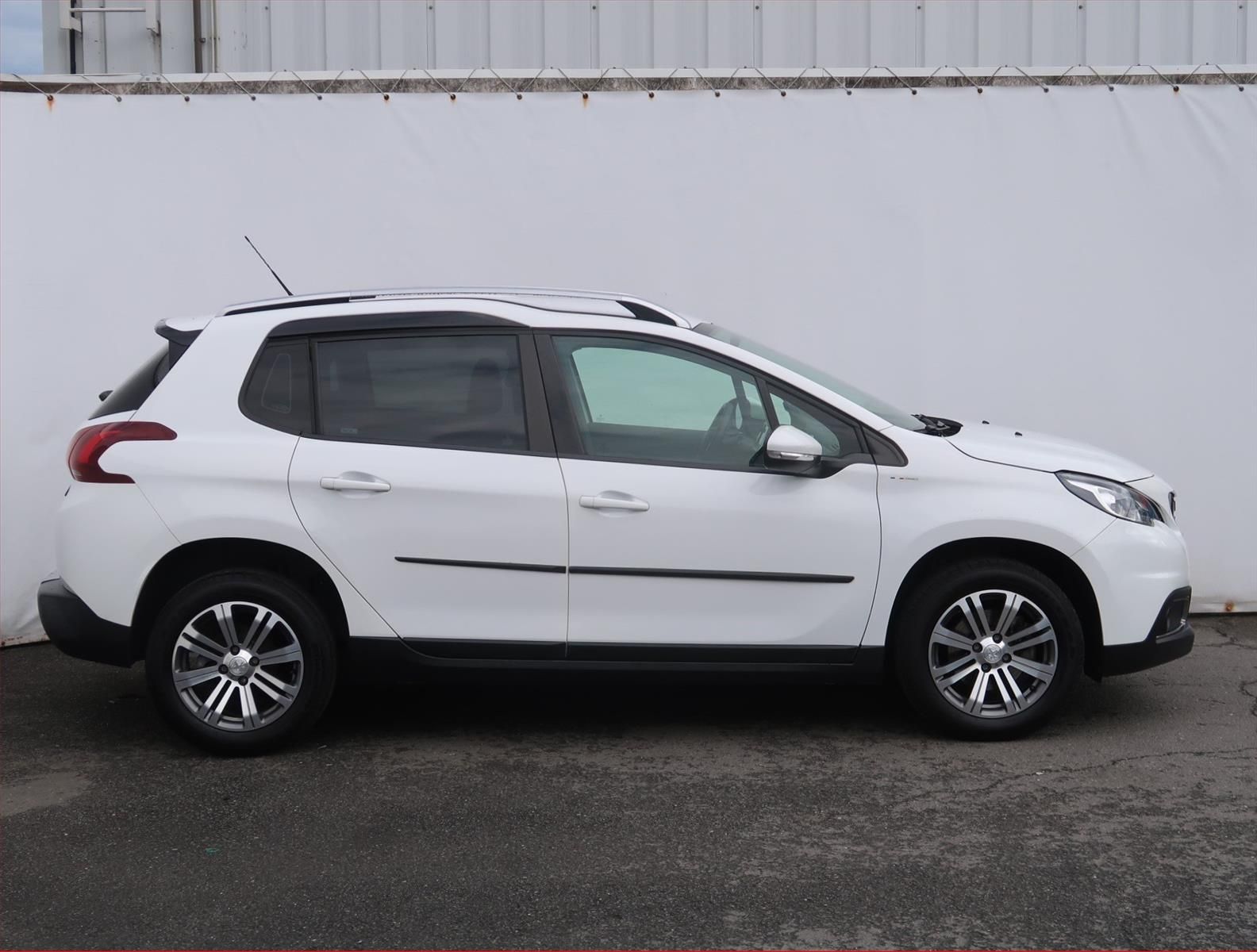 Peugeot 2008, 1.2 PureTech, ČR,1.maj - fotka 6