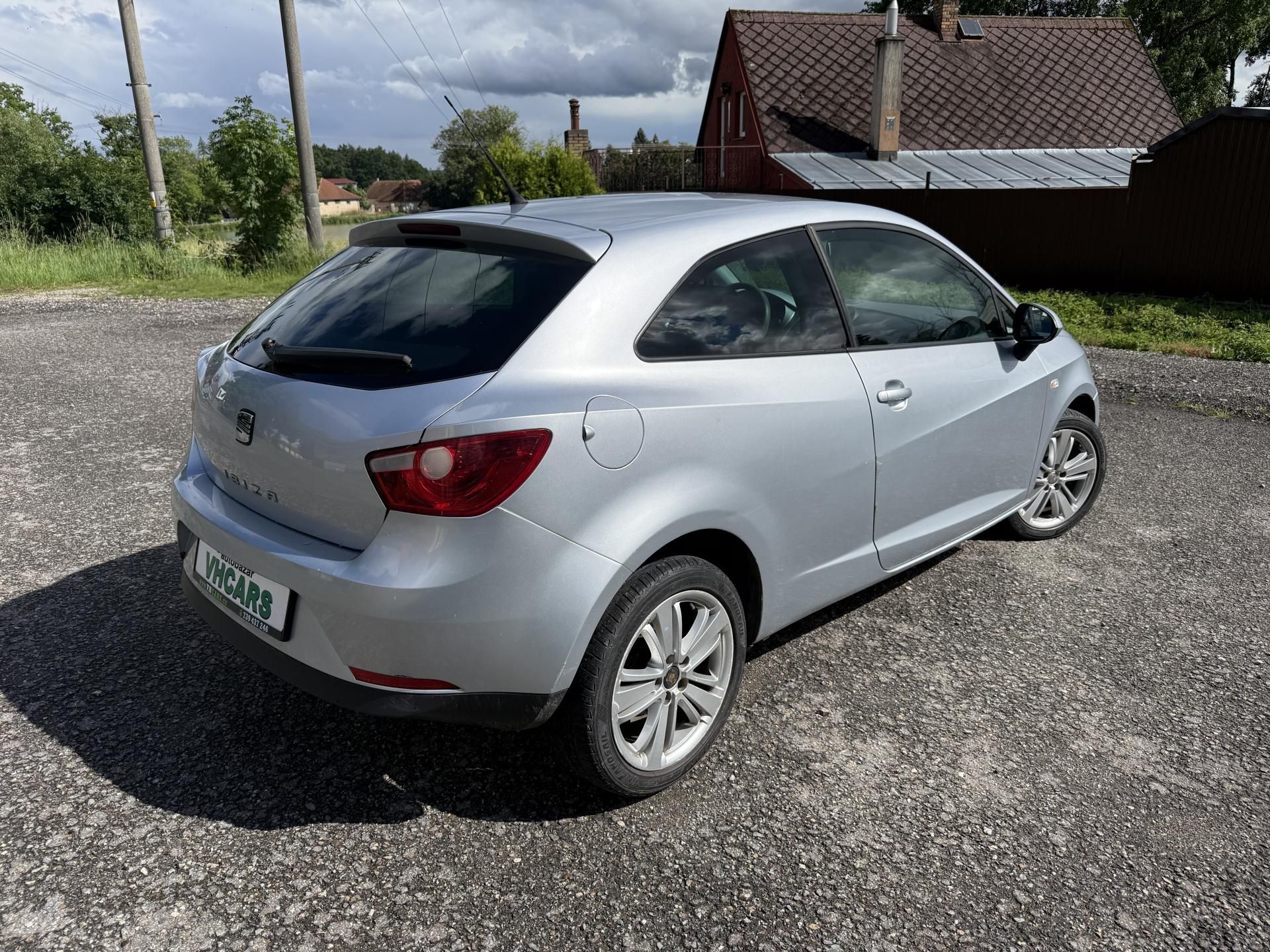 Seat Ibiza, 1,4i AUT. KLIMATIZACE - fotka 4
