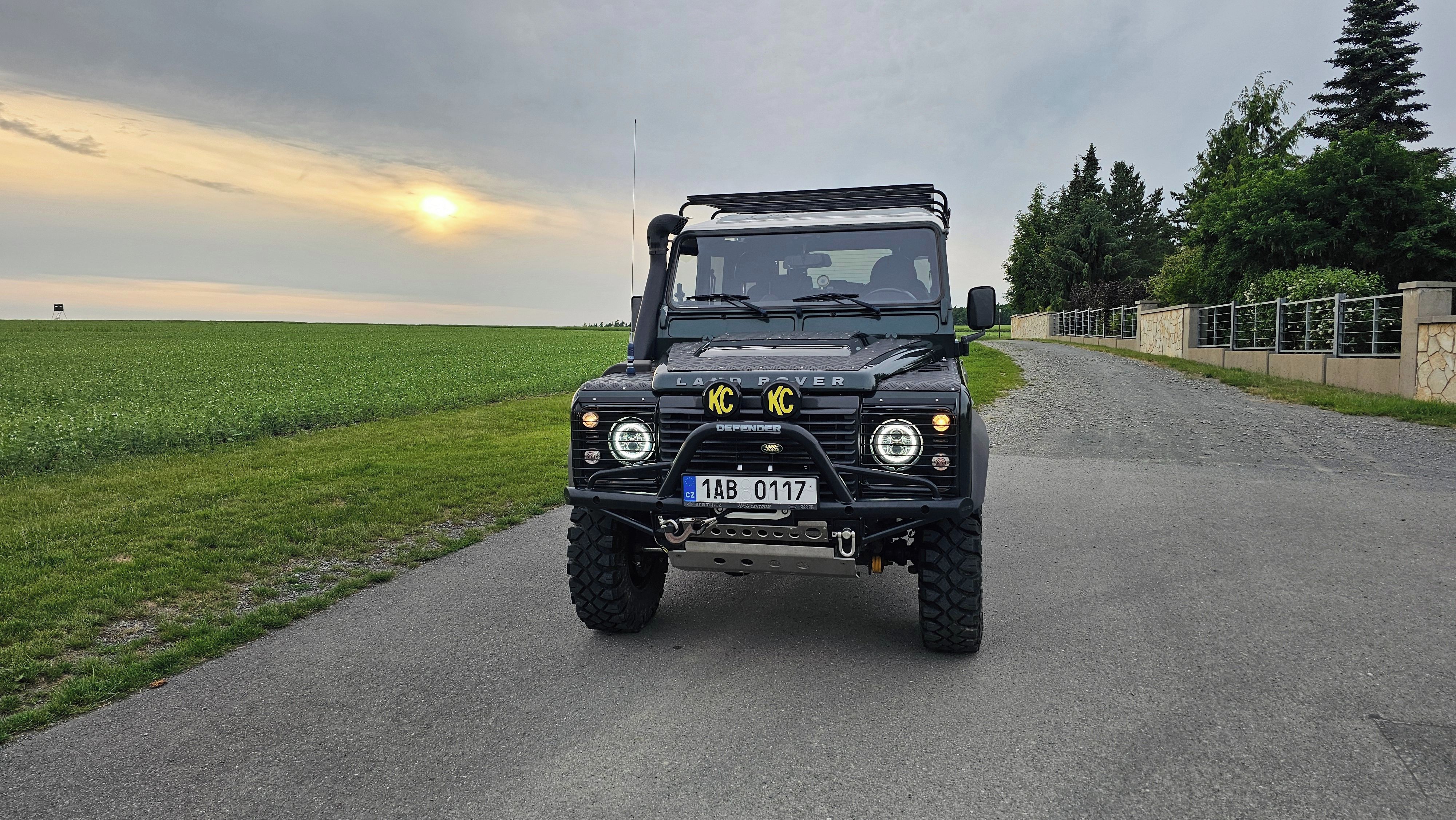 Land Rover Defender - fotka 2