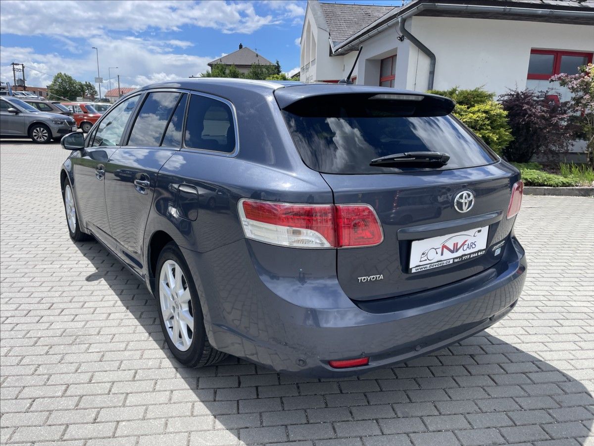 Toyota Avensis, 2,0 D-4D, 93 kw Klima, bez kor - fotka 3