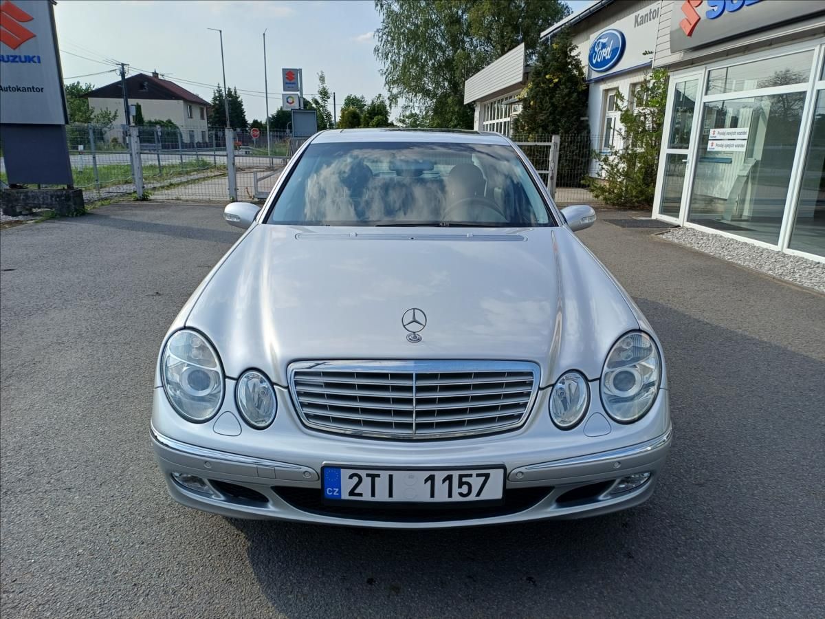 Mercedes-Benz Třídy E, E240 2,6 V6 Elegance - fotka 2