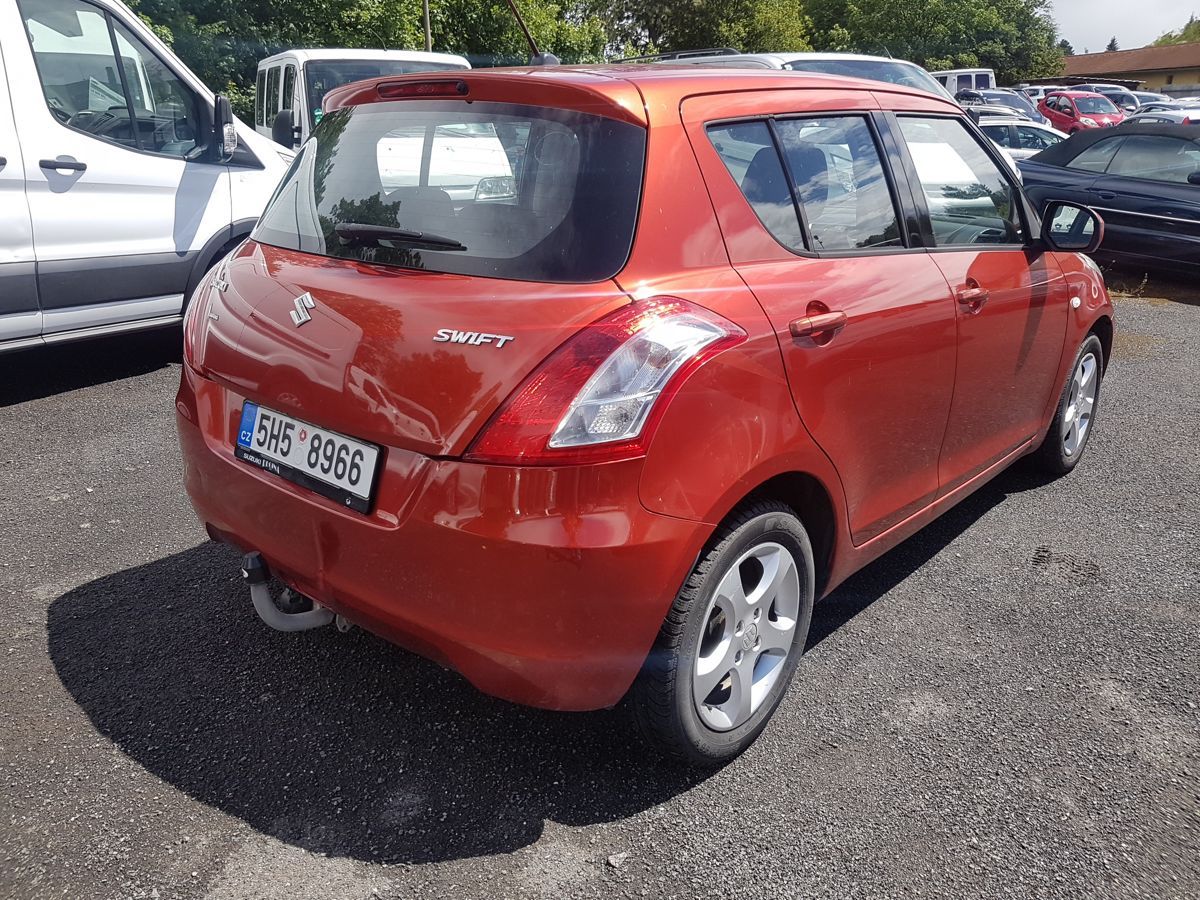 Suzuki Swift, 1.2i 69KW KLIMA - fotka 6