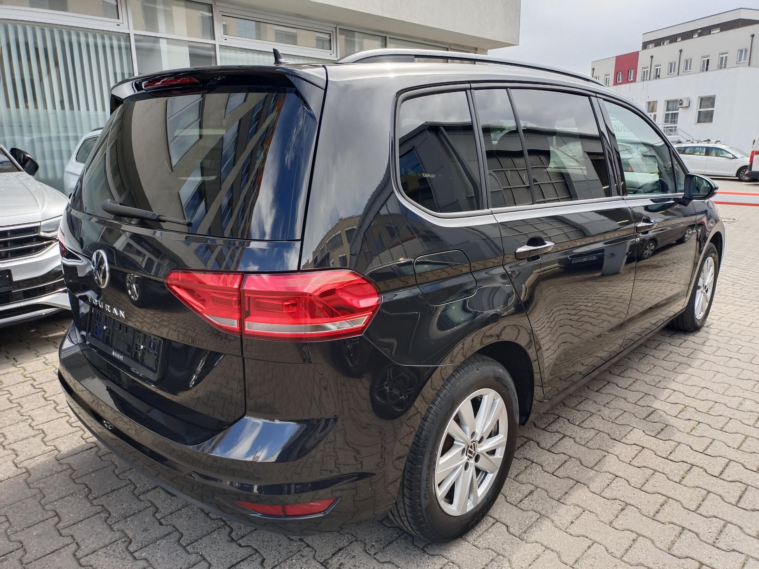 Volkswagen Touran, 2.0 TDI 110kW DSG / ALU 16'' - fotka 6