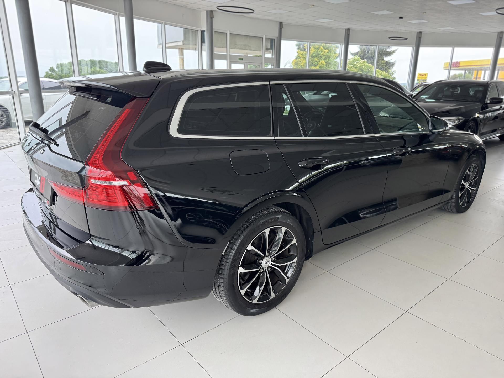 Volvo V60, D3 AUT*110kW*LED*KeyLess*DPH - fotka 5
