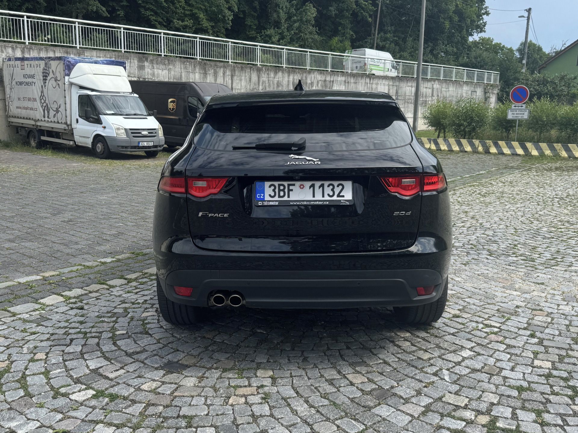 Jaguar F-Pace, 2.0D, 132 kW - fotka 4