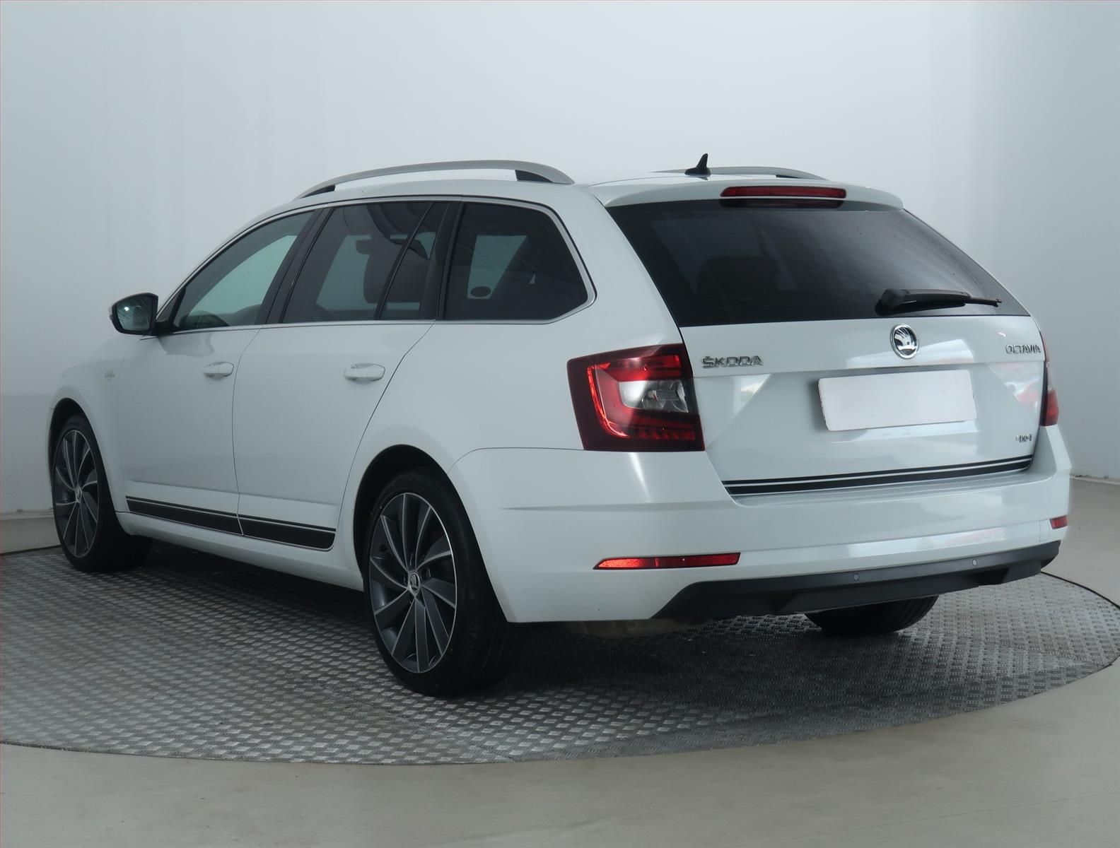 Škoda Octavia, 2.0 TDI, Laurin&Klement, 4X4 - fotka 4