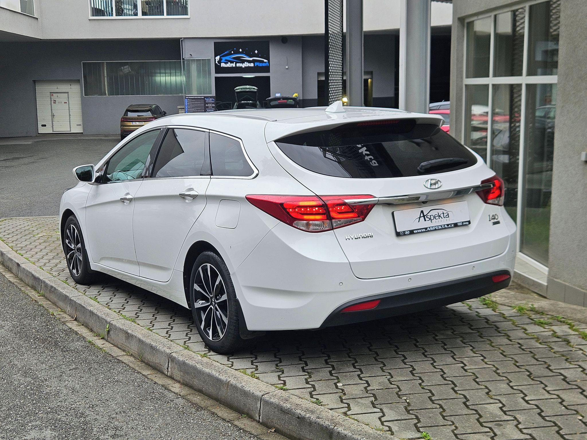 Hyundai i40, 1.6 CRDi Succes Winter, 1.maj. - fotka 3