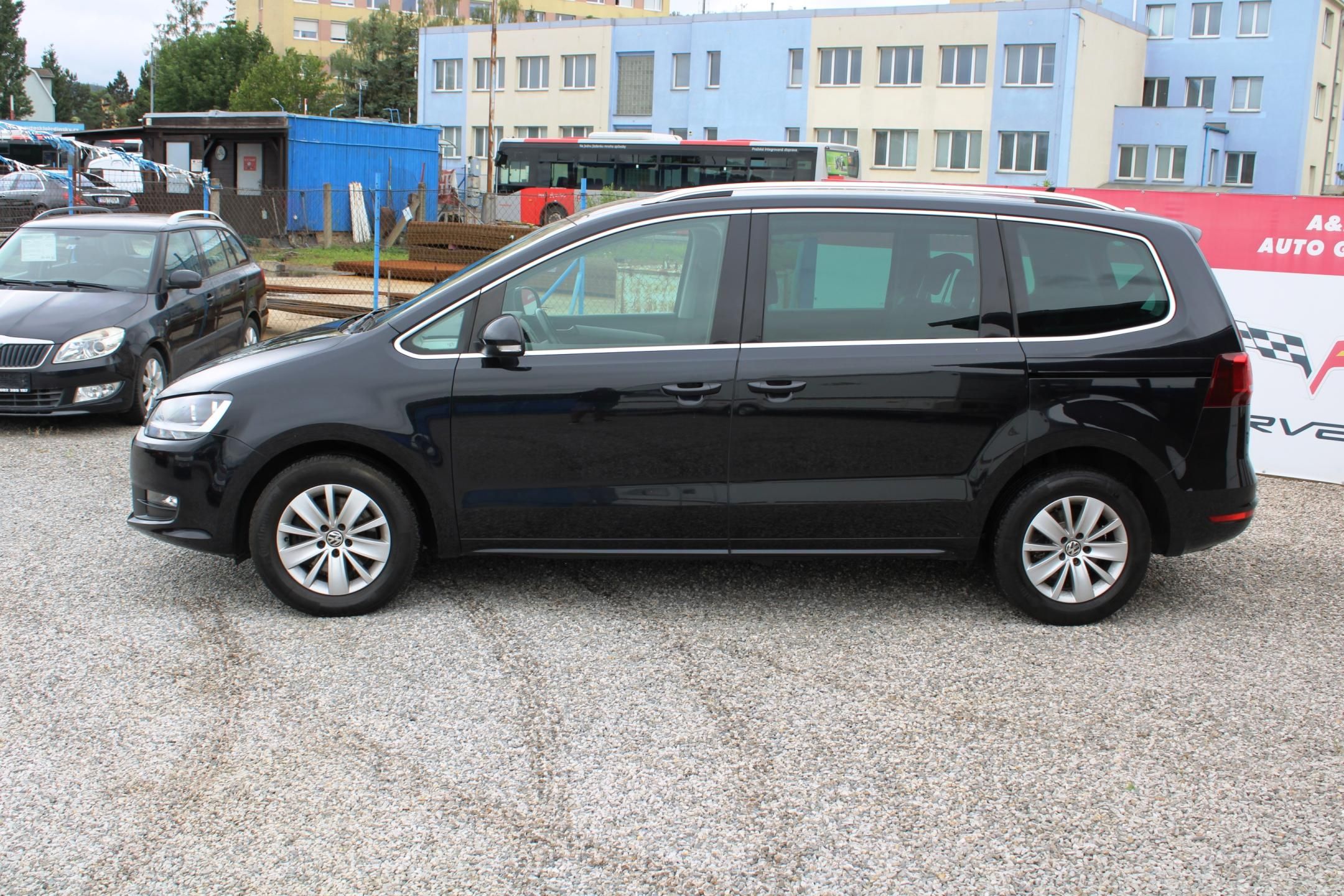 Volkswagen Sharan, 2,0TDI KLIMA NAVI 7MIST - fotka 4