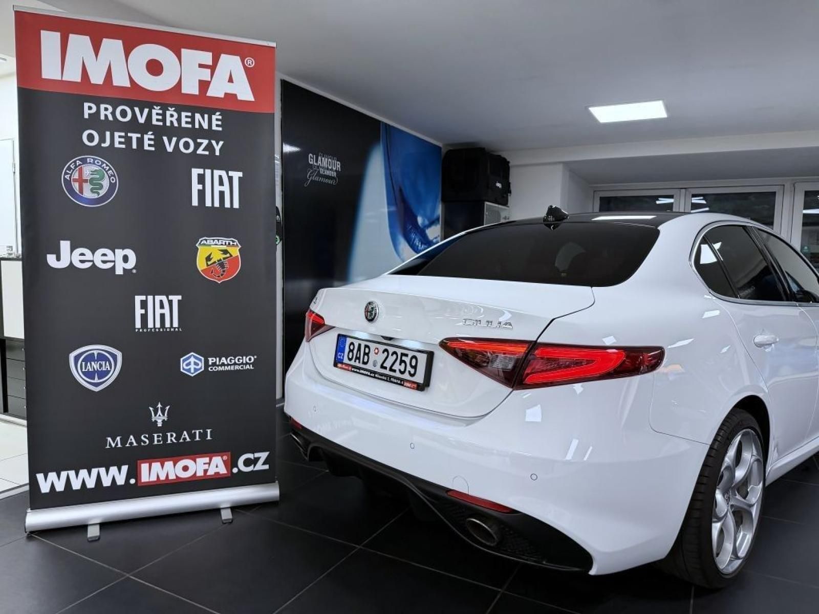 Alfa Romeo Giulia, 2.0 T 280k AT8 ZF Q4 4x4 - fotka 5