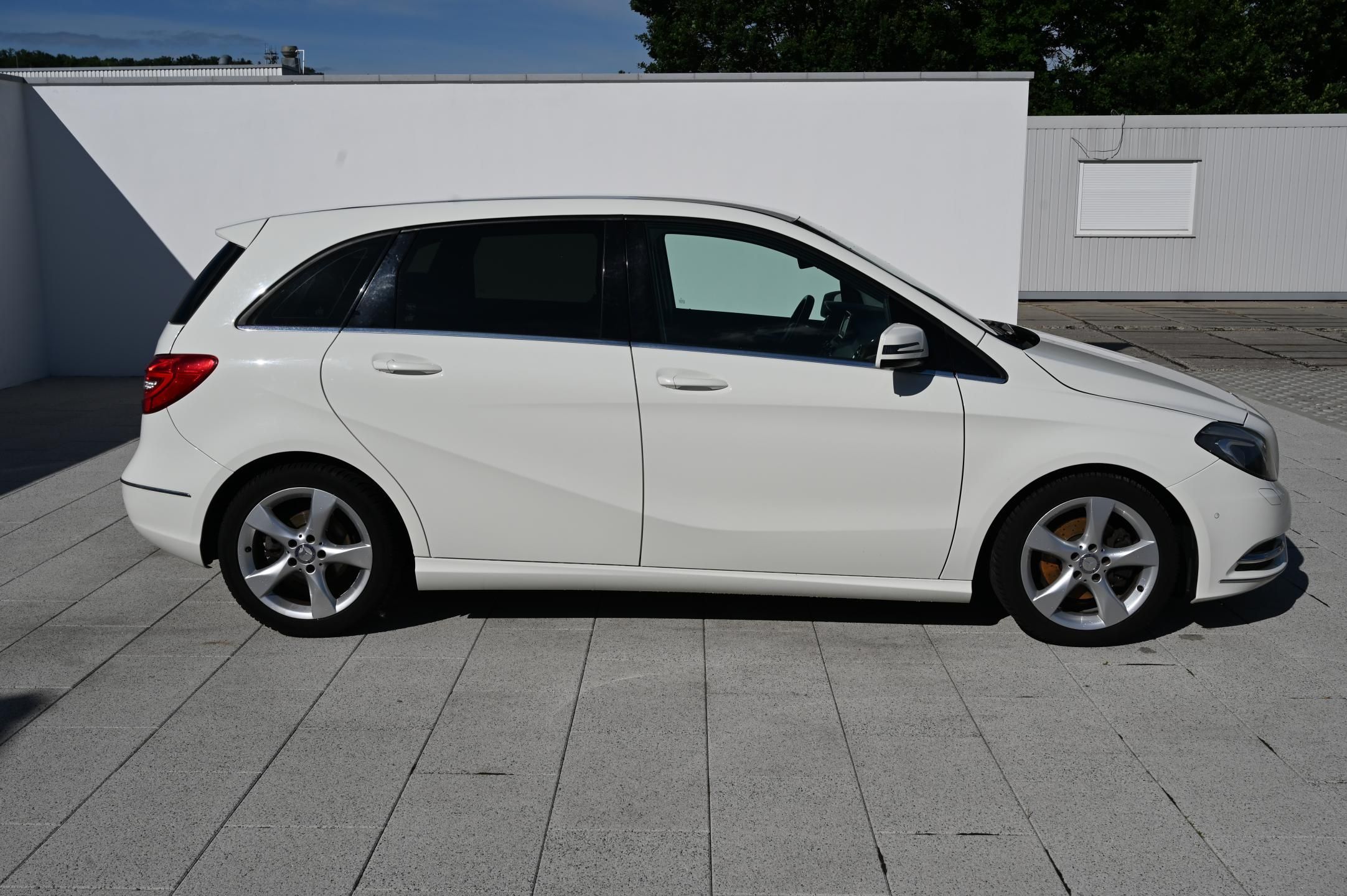 Mercedes-Benz Třídy B, B 180 1.6 90KW Edition 1/2013 - fotka 4