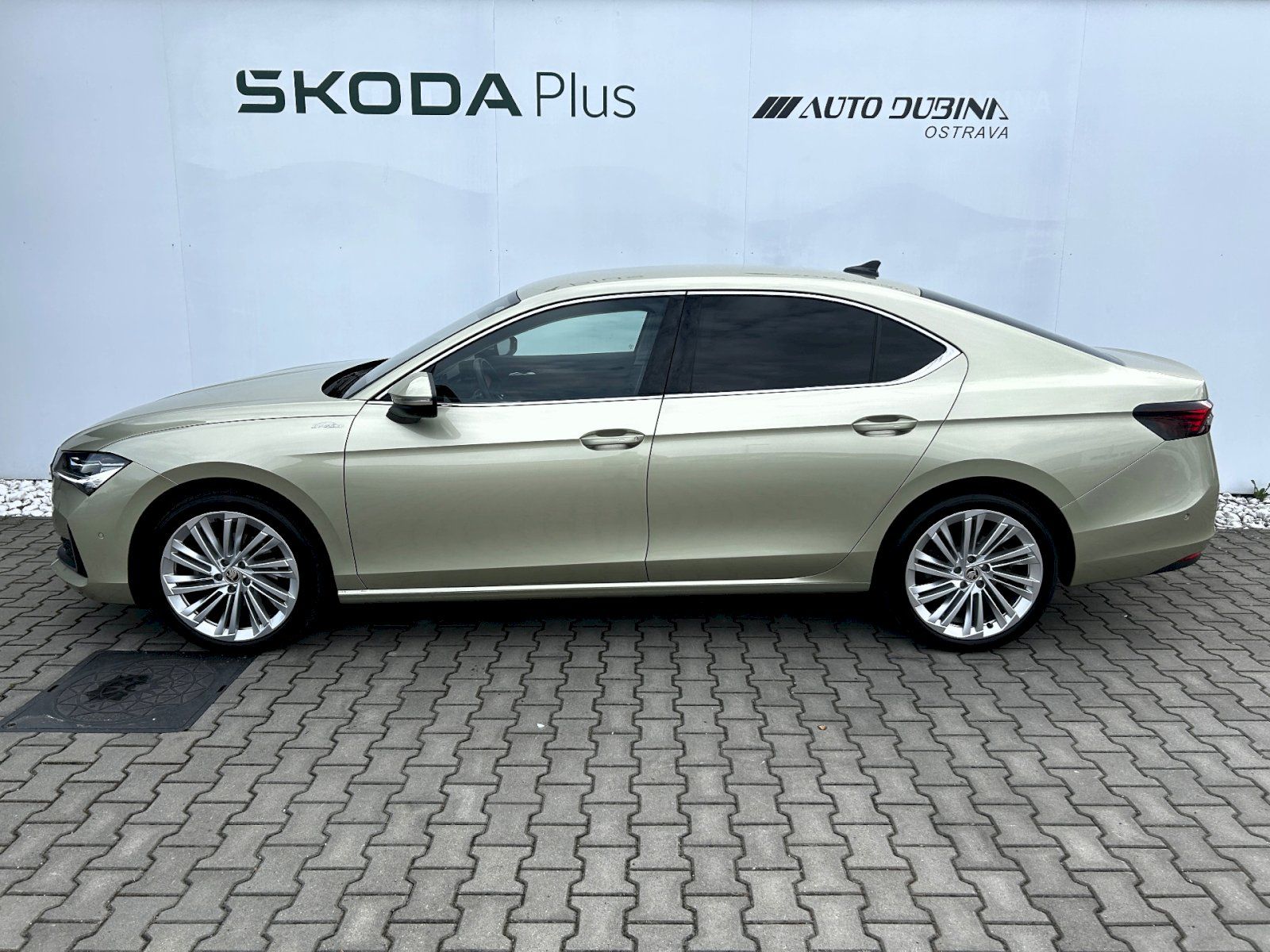 Škoda Superb, 2.0 TDI 110kW DSG L&K - fotka 3