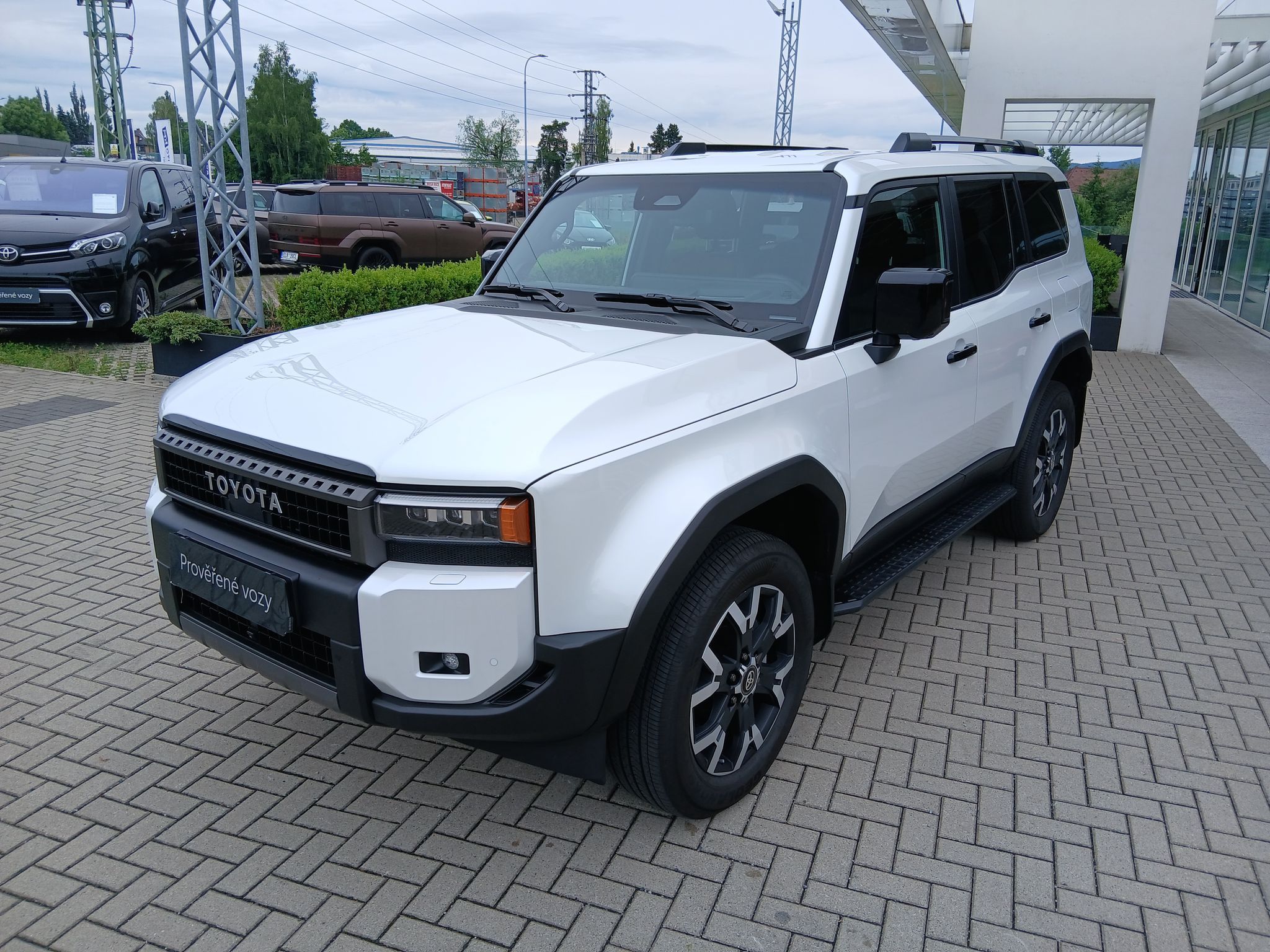 Toyota Land Cruiser, 2.8 D-4D 4x4 Executive JBL 8AT - fotka 2