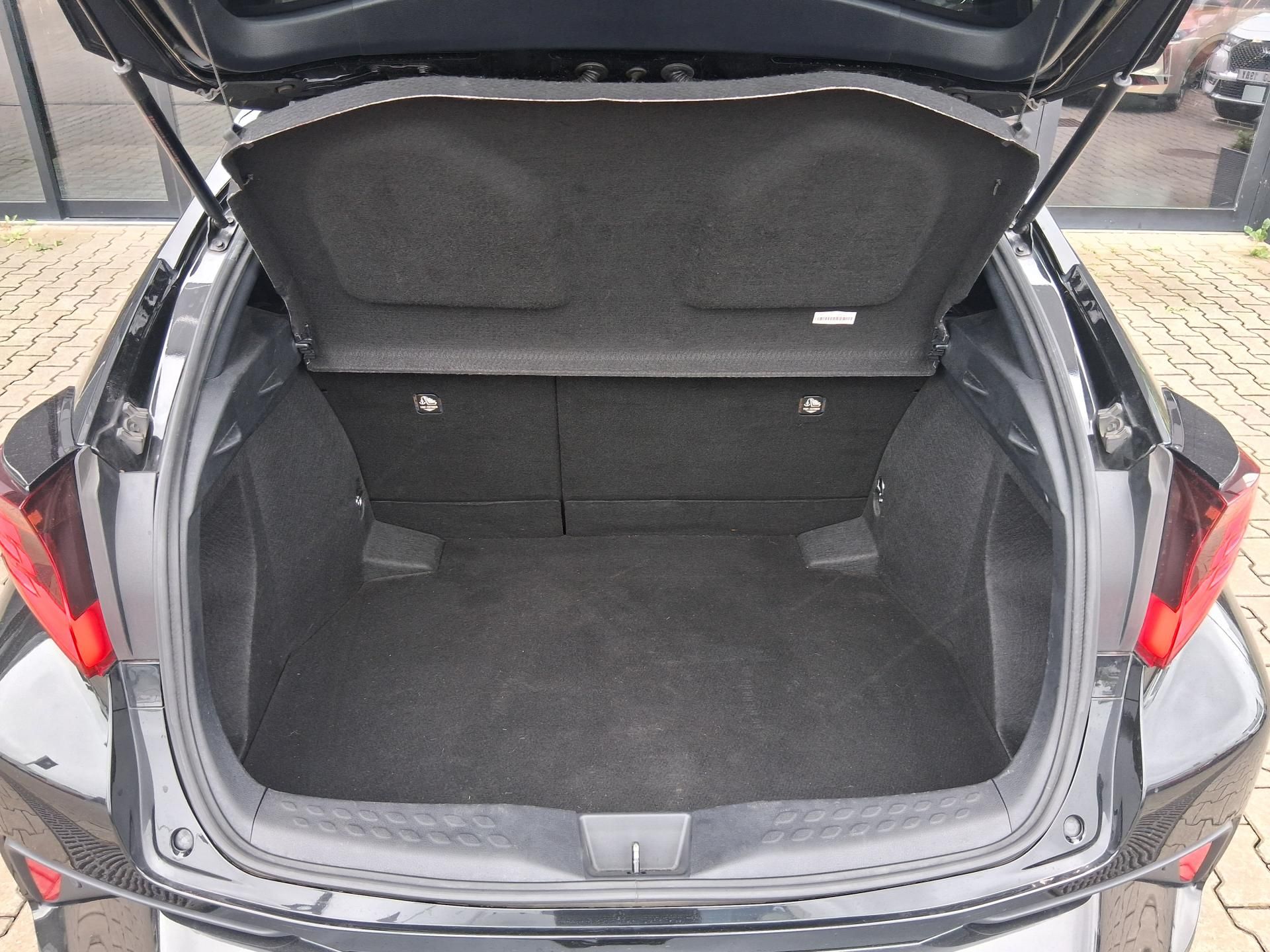 Toyota C-HR, EXECUTIVE 1.8 Hyb. 90 kW - fotka 6