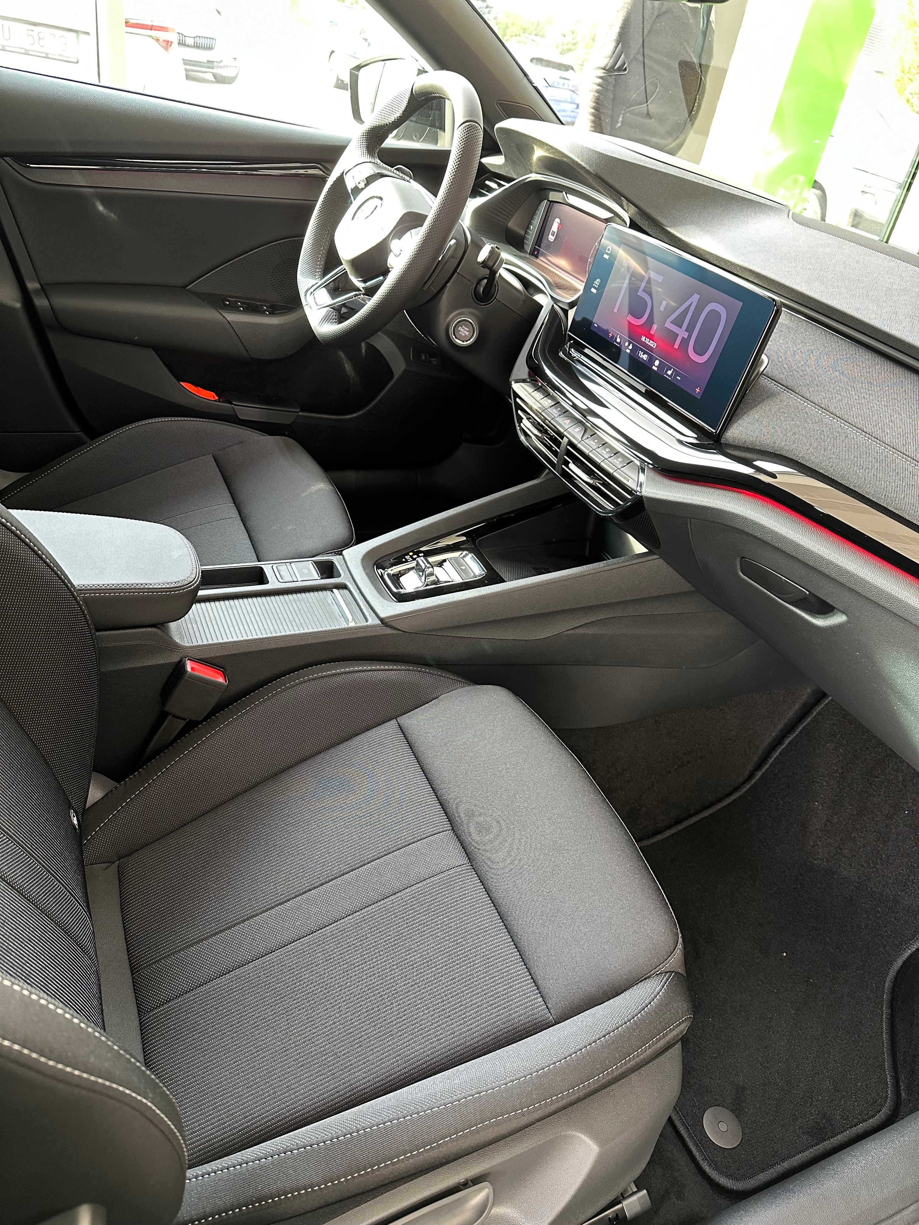 Škoda Octavia, Škoda Octavia Sportline 1.5TSI - fotka 2