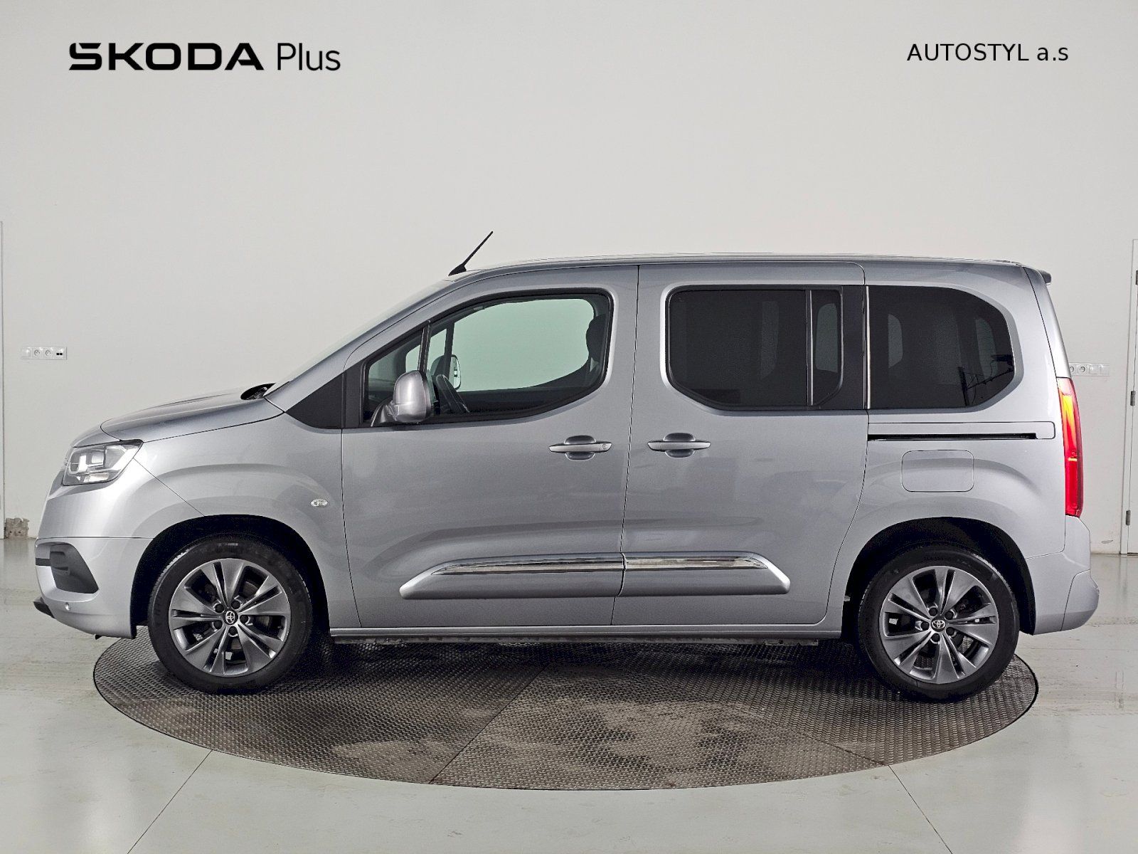 Toyota Proace City Verso, 1.2T 96kW 8AT FAMILY TAŽNÉ - fotka 3