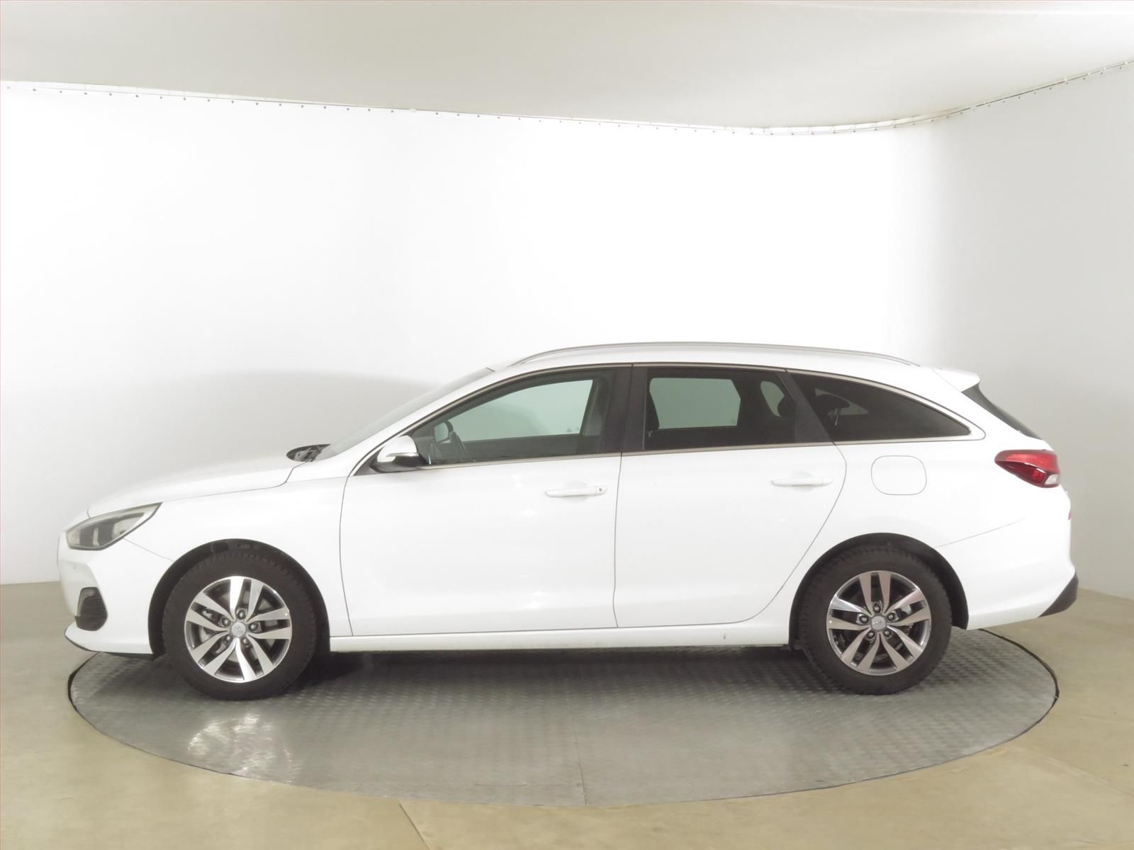 Hyundai i30, 1.4 CVVT, Serv.kniha - fotka 3