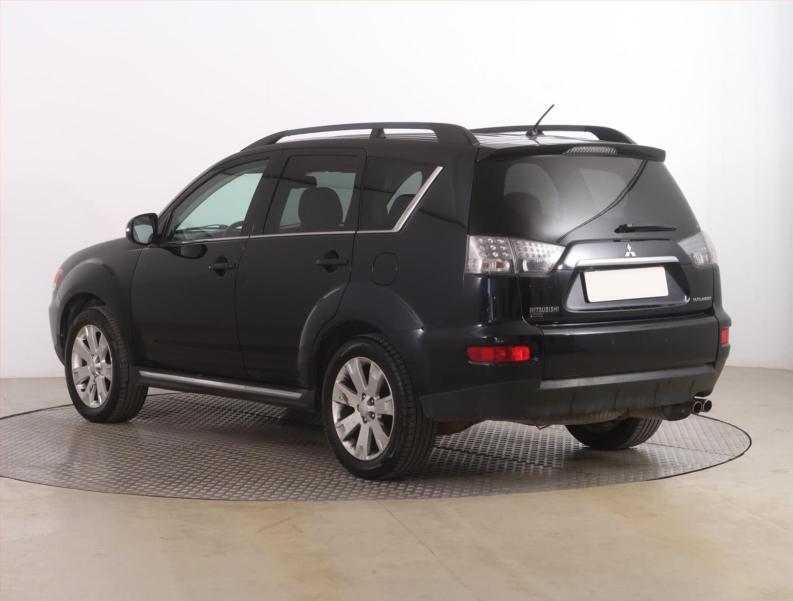 Mitsubishi Outlander, 2.2 DI-D, 4X4, 7 míst - fotka 4
