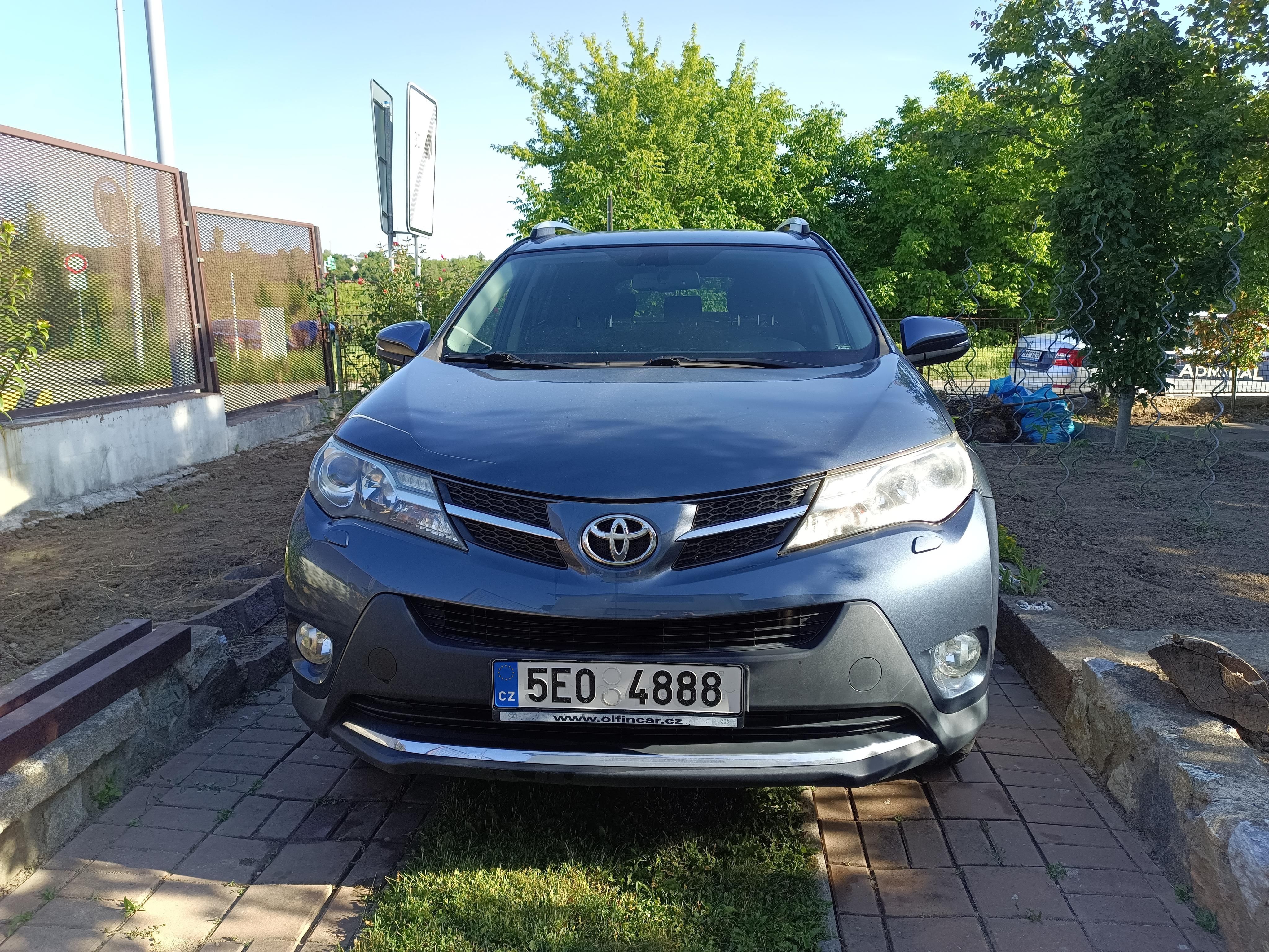 Toyota Rav4, tažné + sada kol navíc - fotka 2