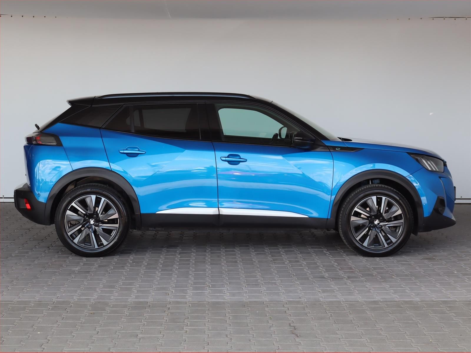 Peugeot 2008, 50 kWh, SoH 100%, GT Pack - fotka 6